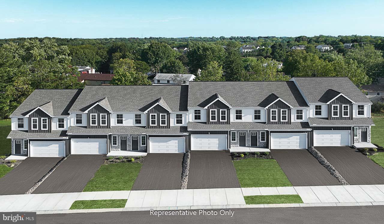 THE TOWNES AT BRIAR CREEK - Residential