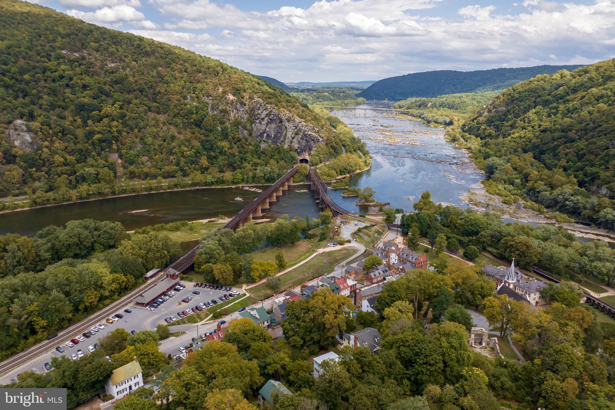 ASHLAND VILLAGE - Residential