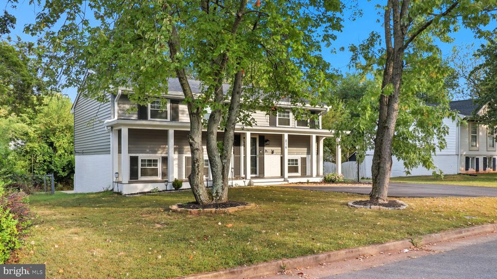 Photo of 814 N Croydon Street, STERLING, VA 20164 (MLS # VALO2106940)