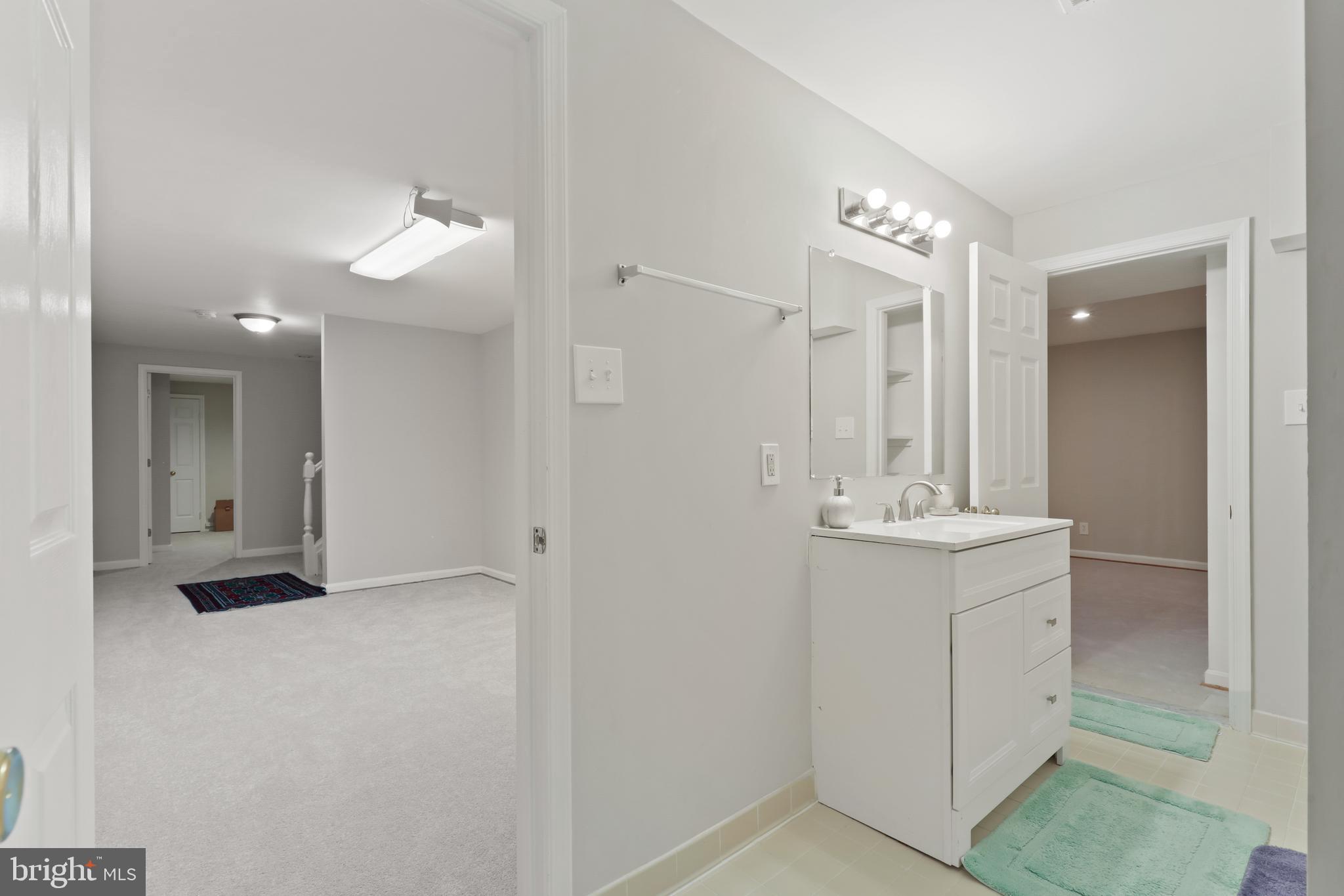 BURLEIGH MANOR - Residential Lease