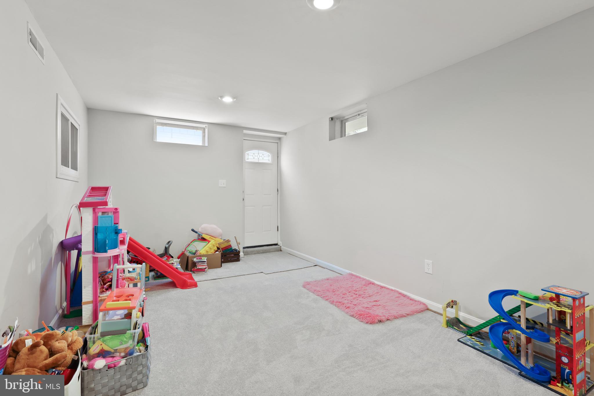 BURLEIGH MANOR - Residential Lease