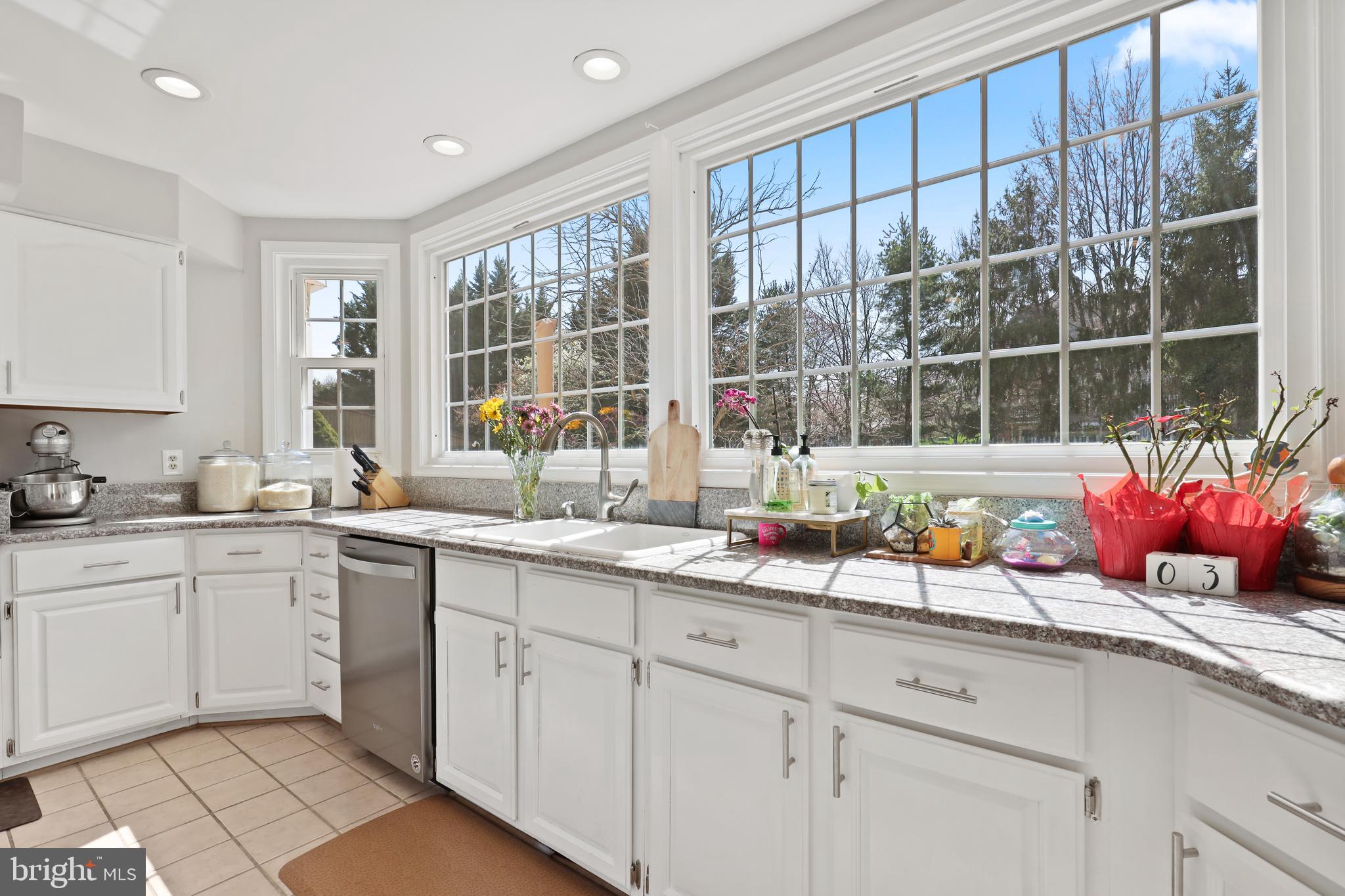 BURLEIGH MANOR - Residential Lease