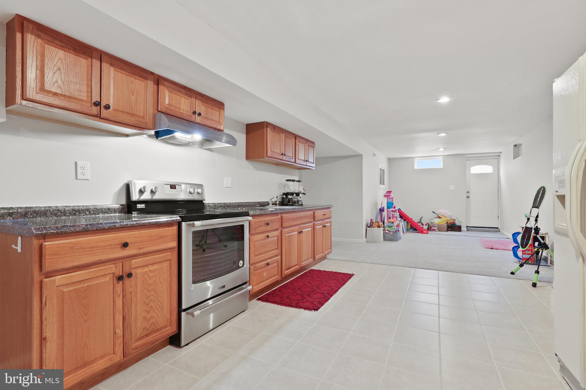 BURLEIGH MANOR - Residential Lease