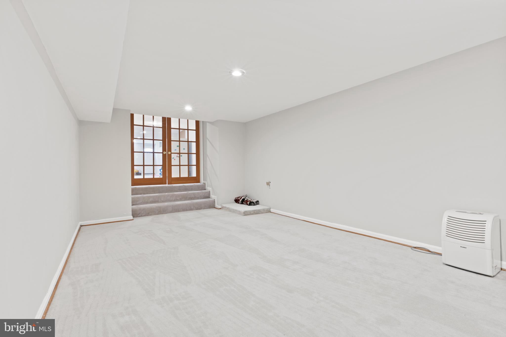 BURLEIGH MANOR - Residential Lease