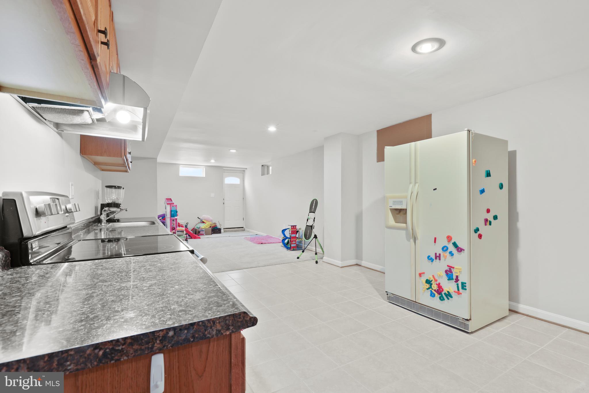 BURLEIGH MANOR - Residential Lease