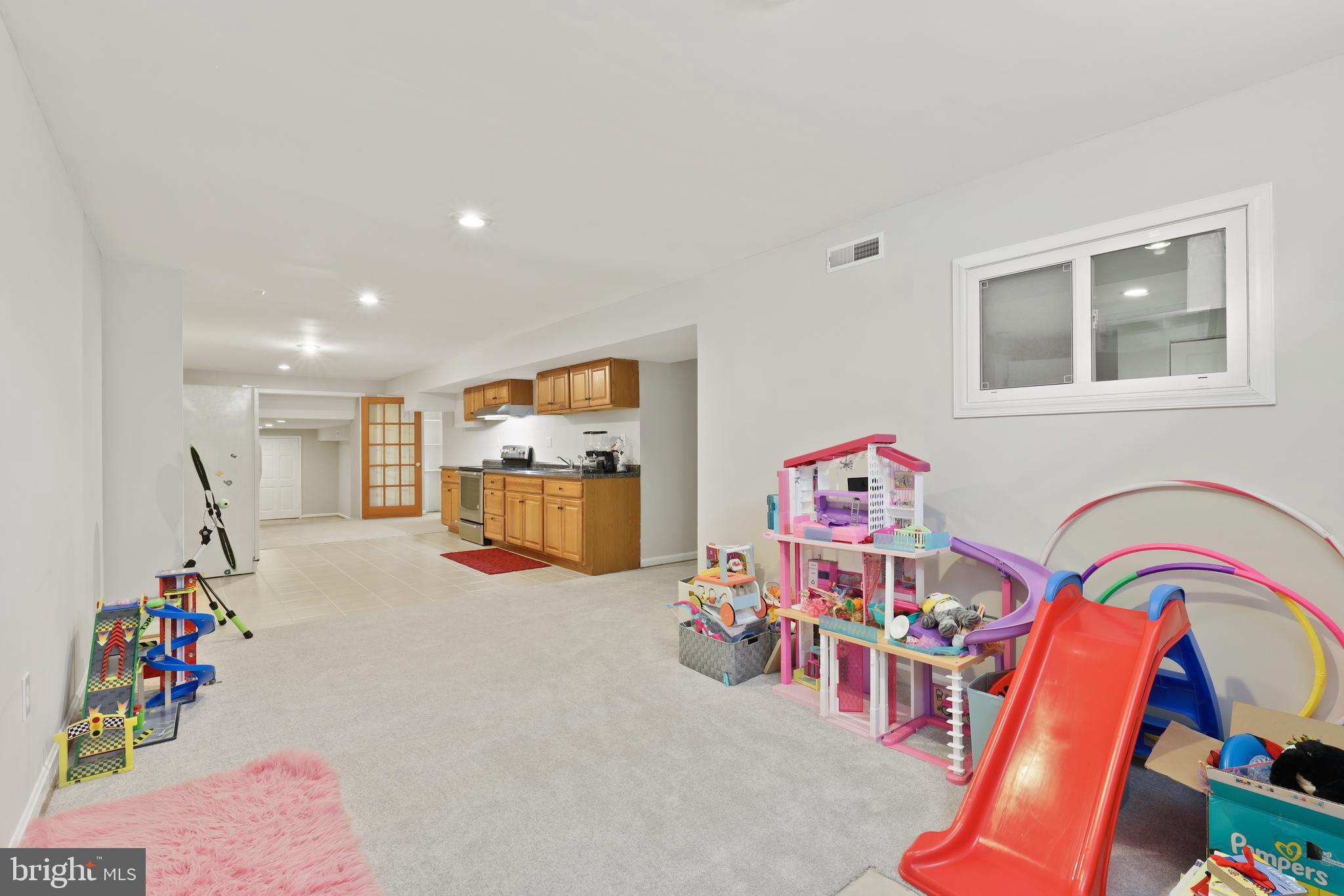 BURLEIGH MANOR - Residential Lease