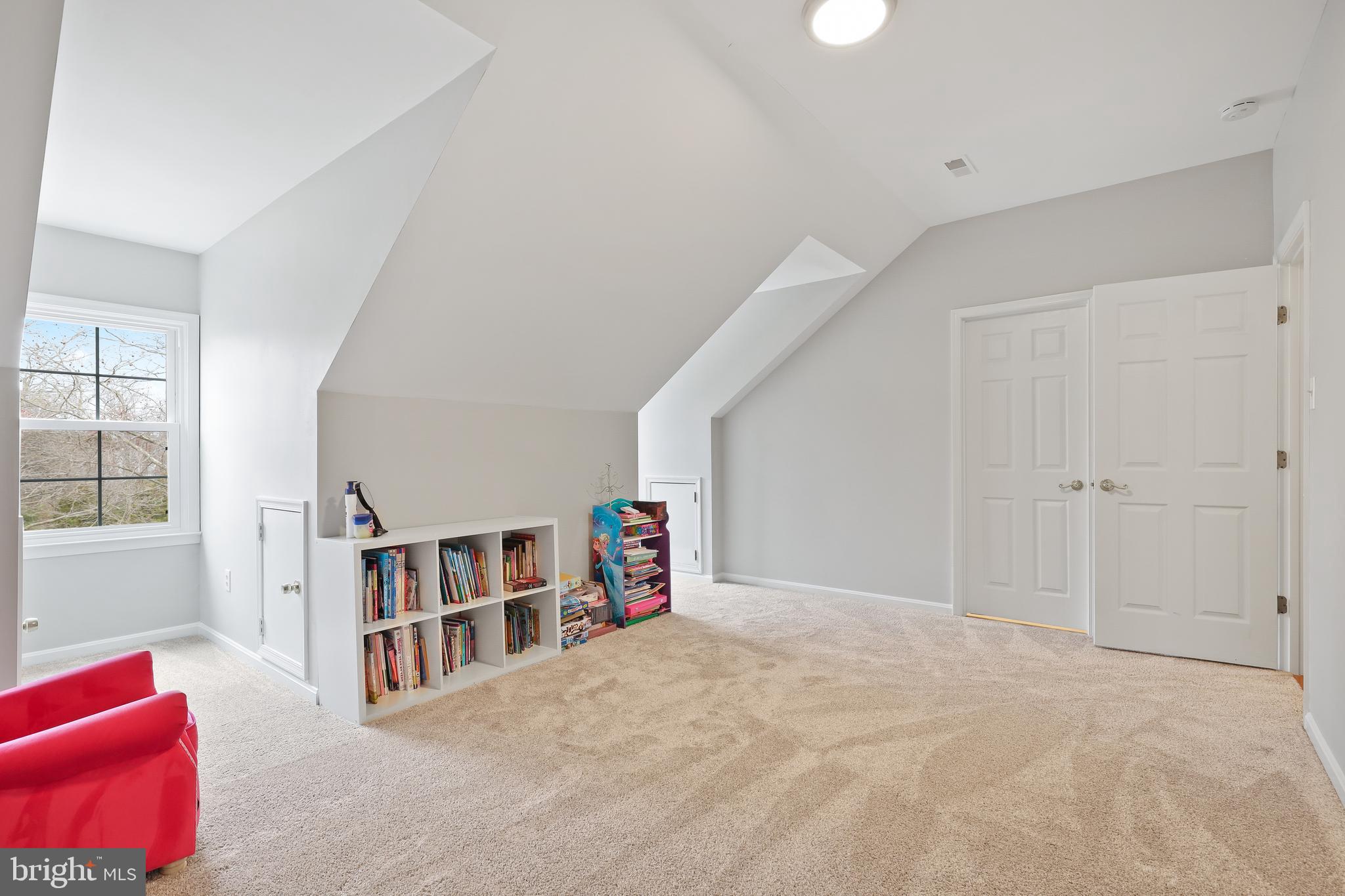 BURLEIGH MANOR - Residential Lease