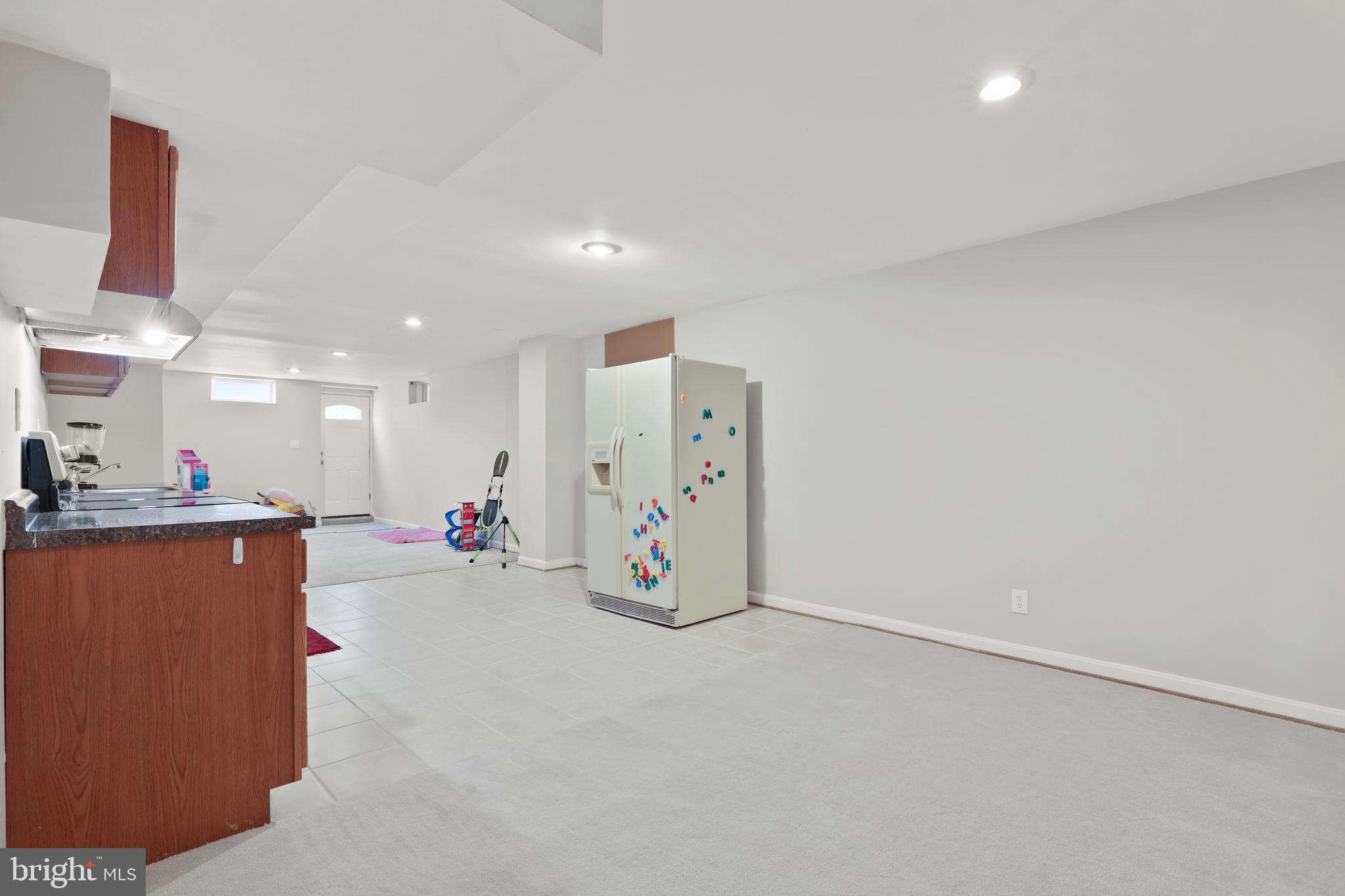 BURLEIGH MANOR - Residential Lease