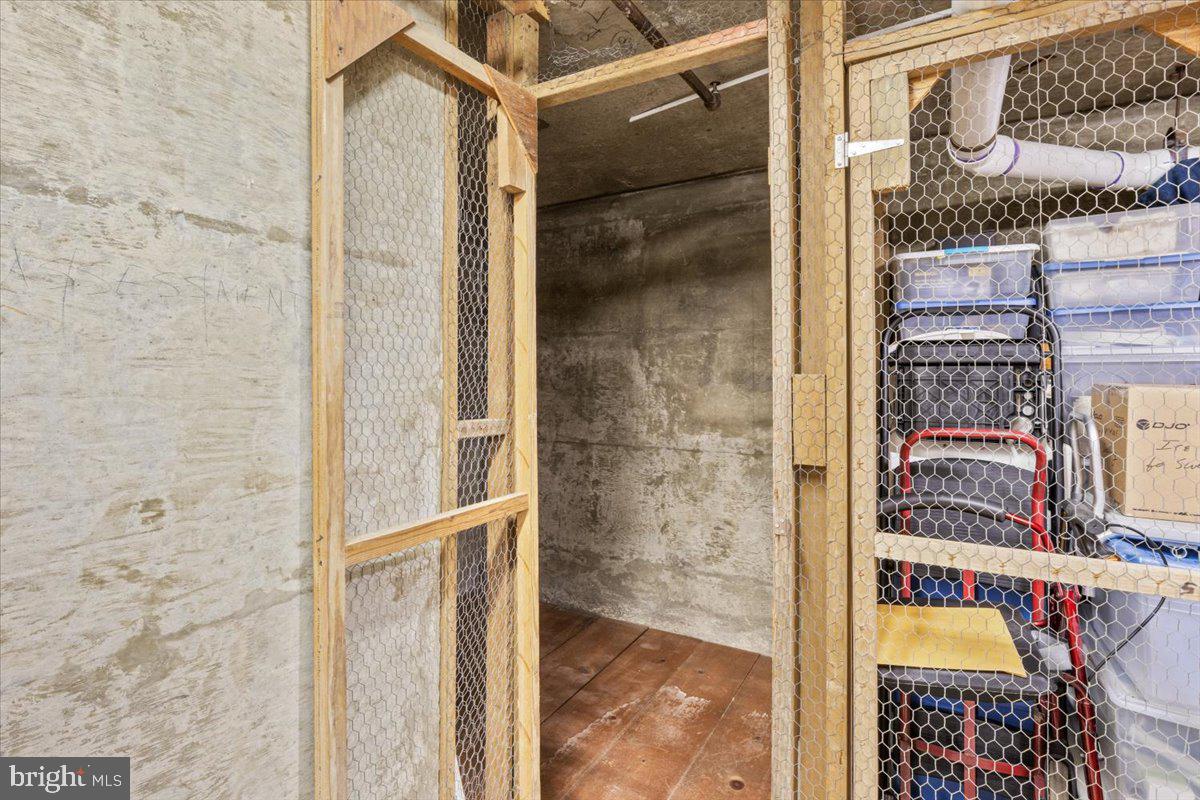 ALEXANDRIA HOUSE - Residential Lease