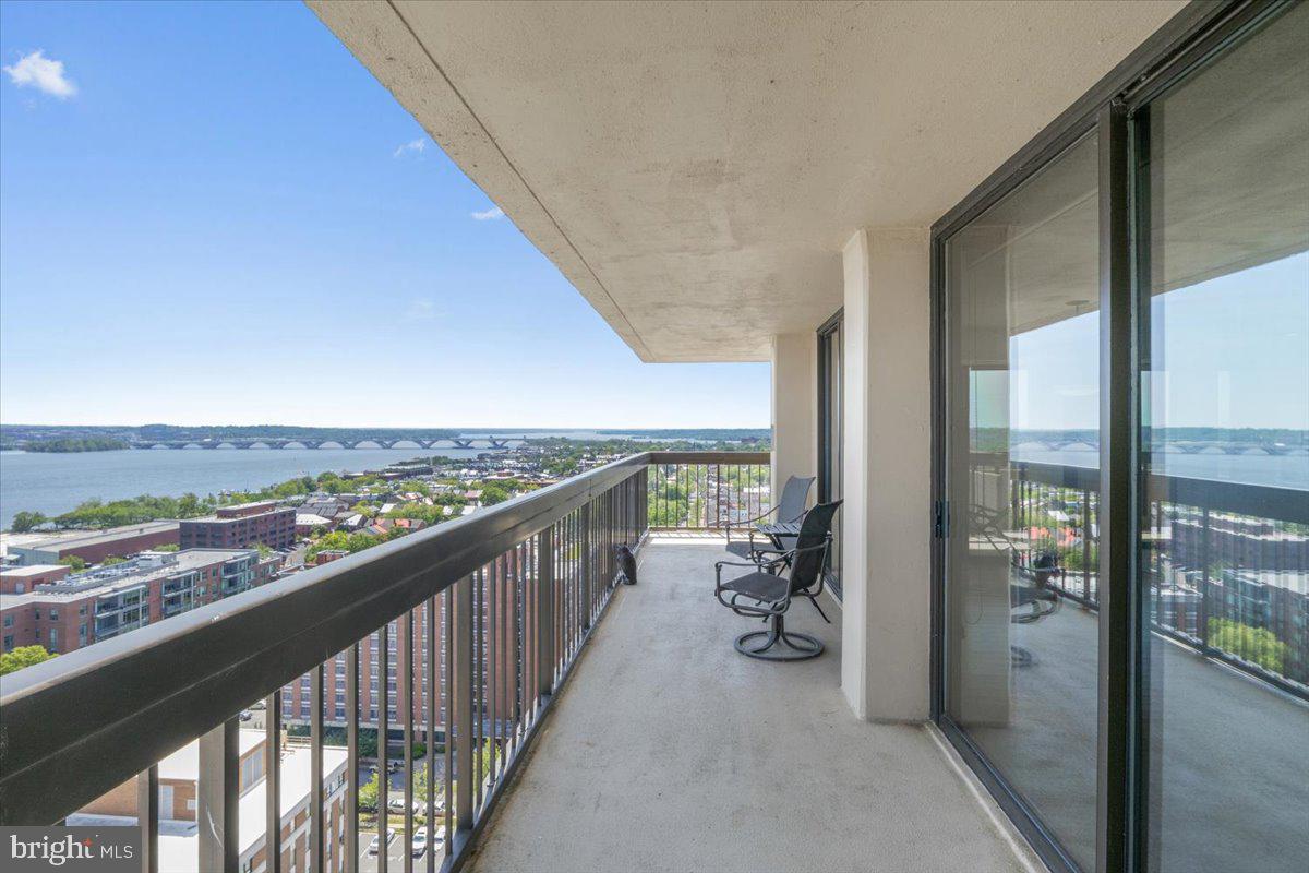 ALEXANDRIA HOUSE - Residential Lease