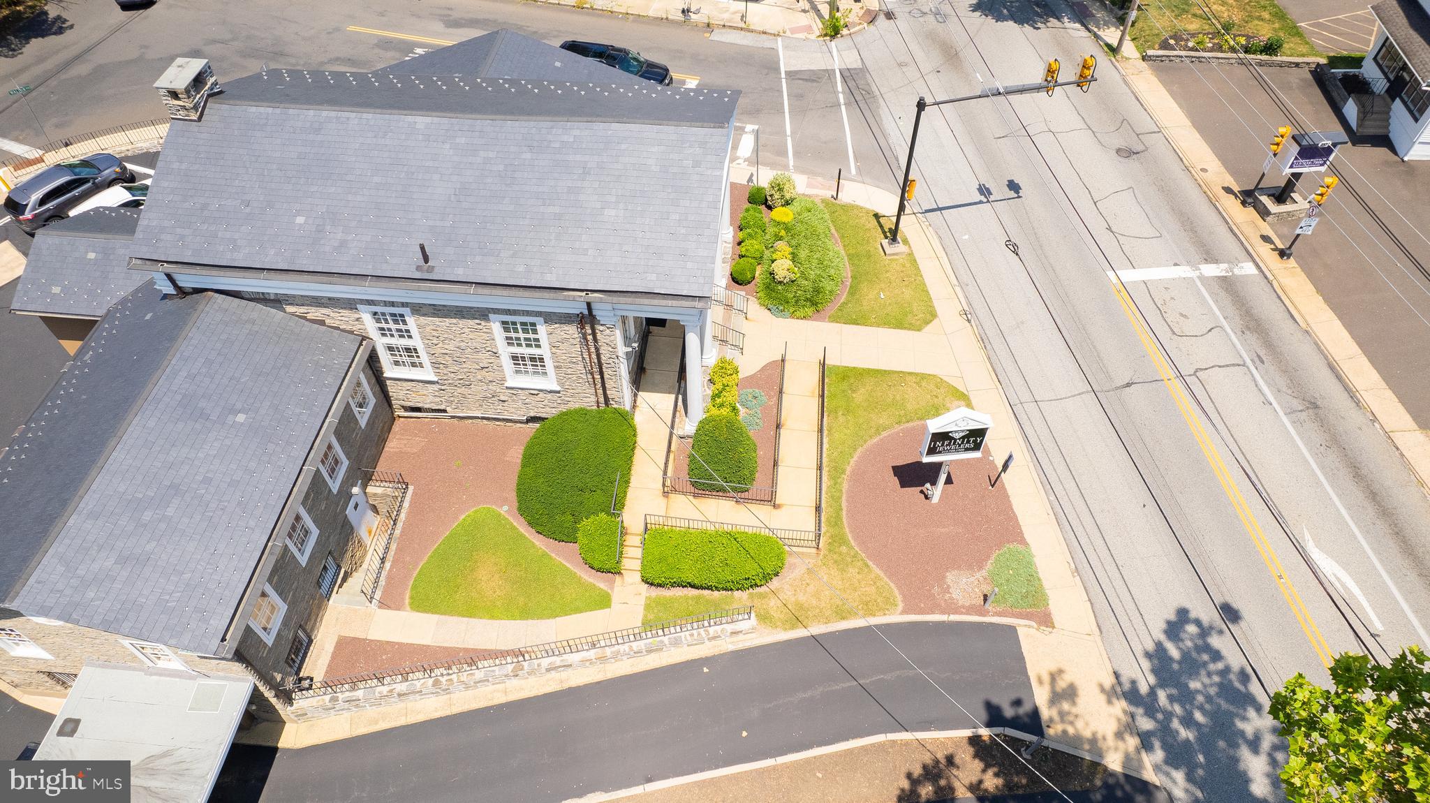 HUNTINGDON VALLEY - Commercial Sale