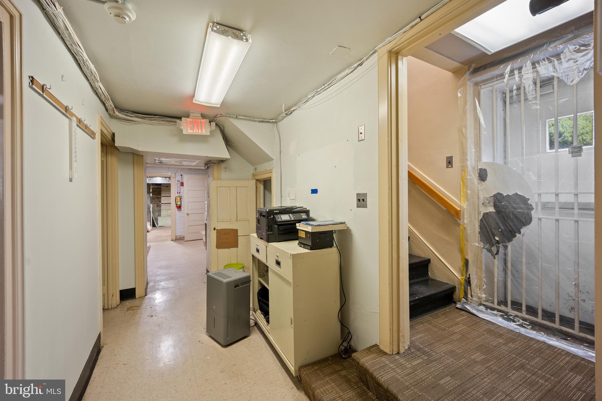 HUNTINGDON VALLEY - Commercial Sale