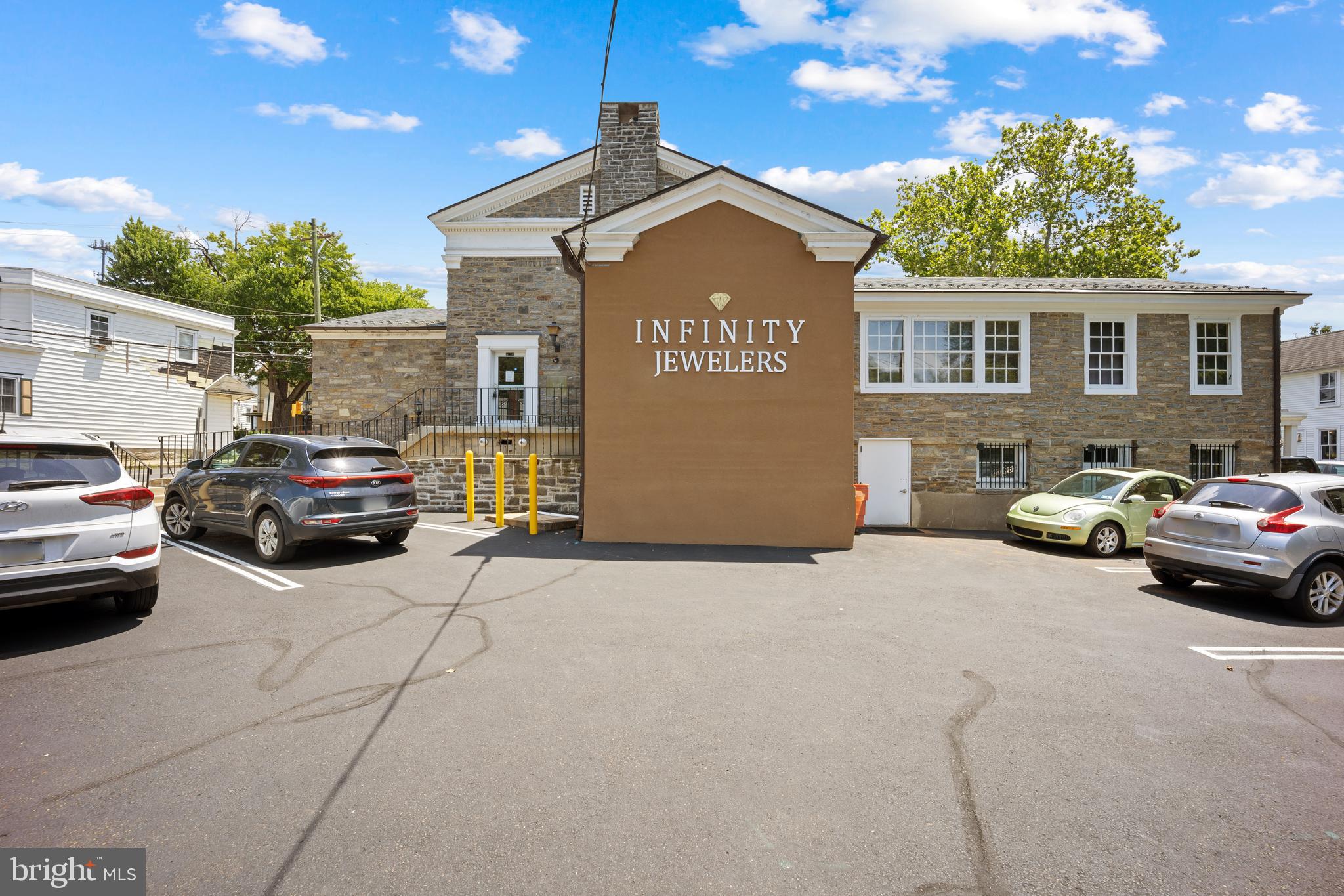 HUNTINGDON VALLEY - Commercial Sale