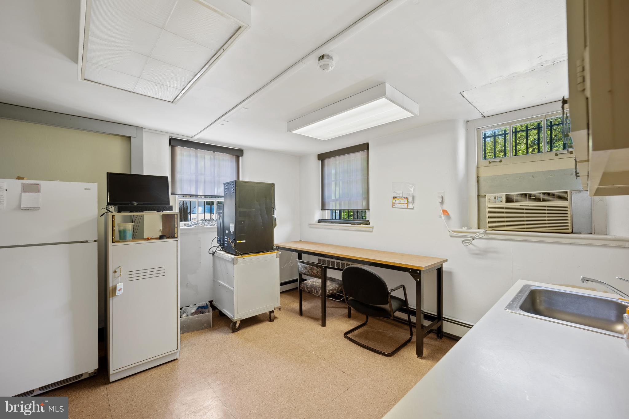 HUNTINGDON VALLEY - Commercial Sale