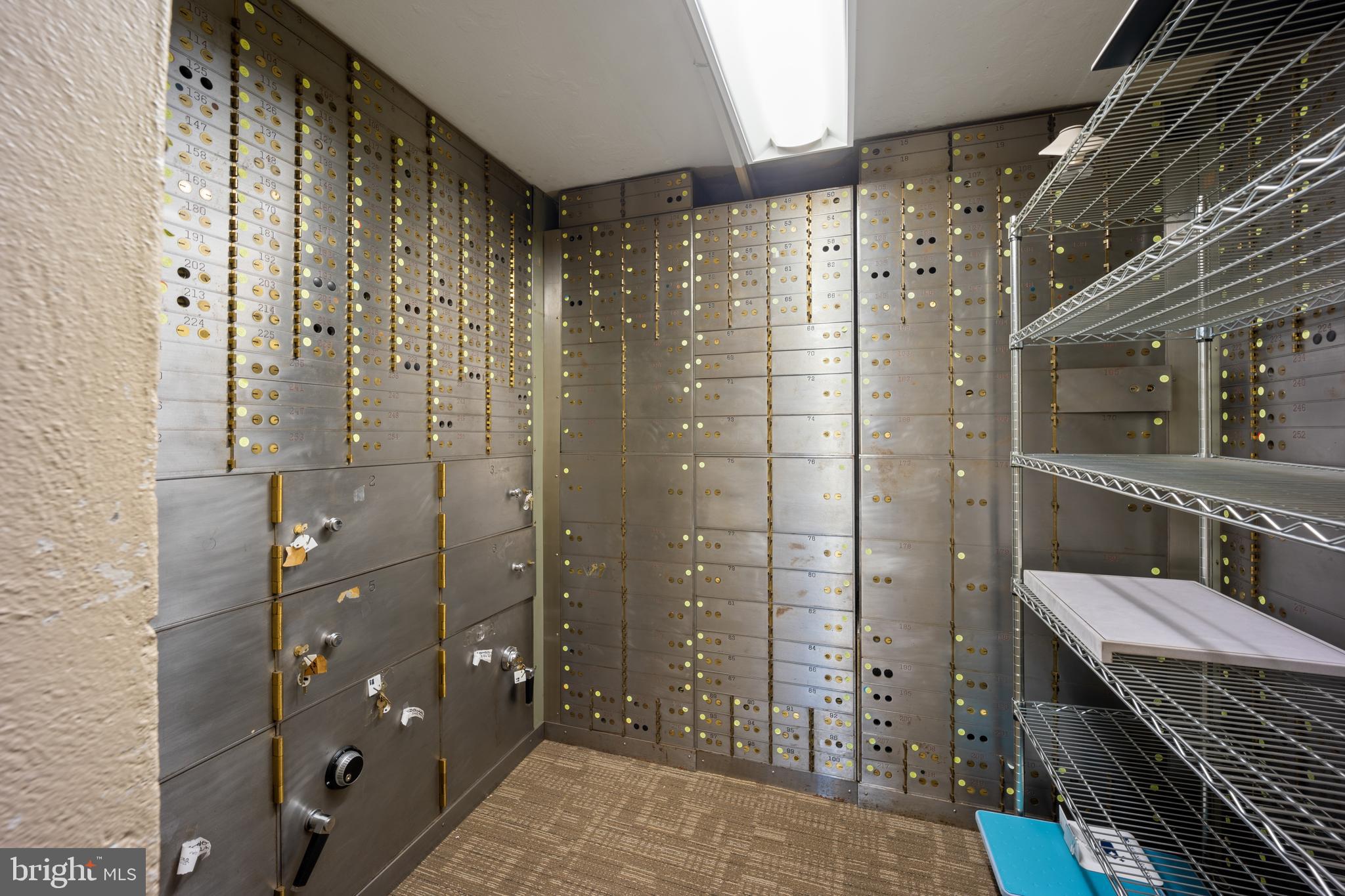 HUNTINGDON VALLEY - Commercial Sale