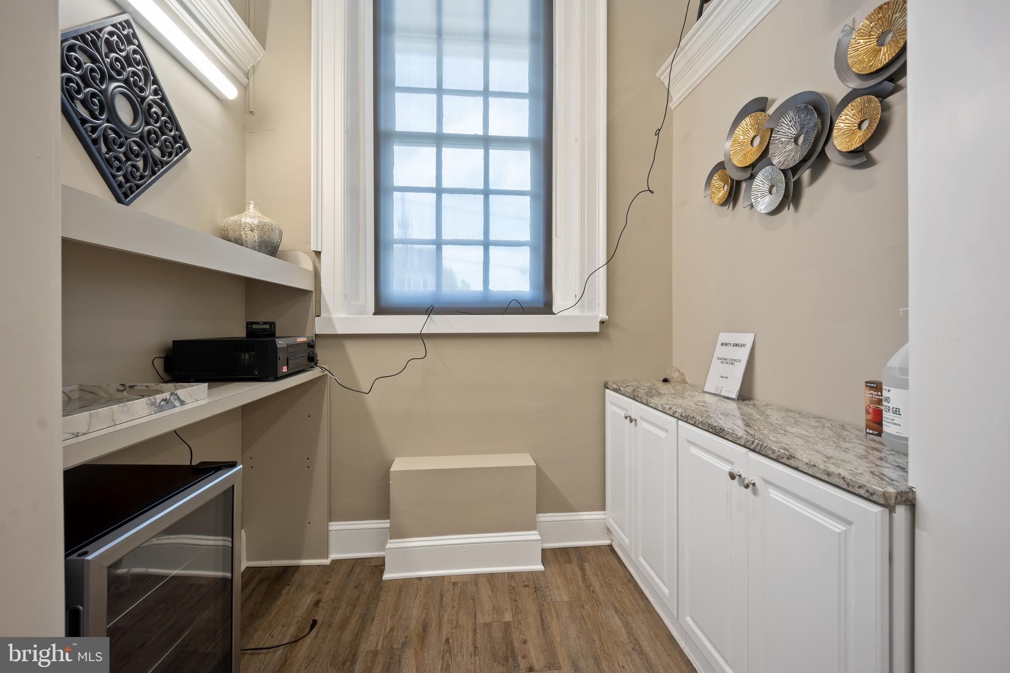 HUNTINGDON VALLEY - Commercial Sale