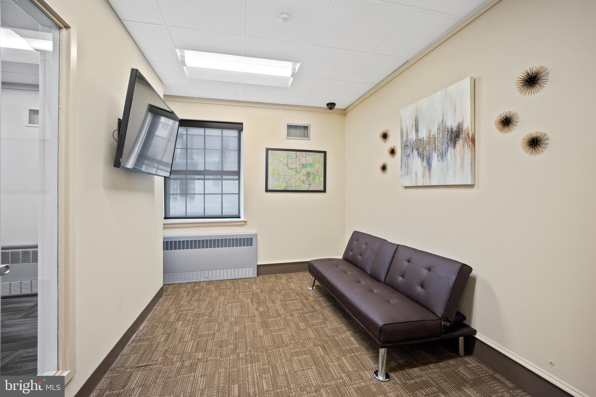 HUNTINGDON VALLEY - Commercial Sale