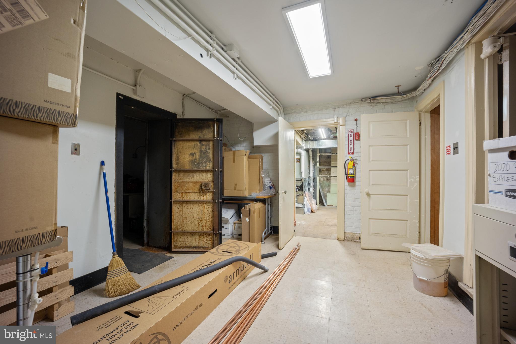 HUNTINGDON VALLEY - Commercial Sale