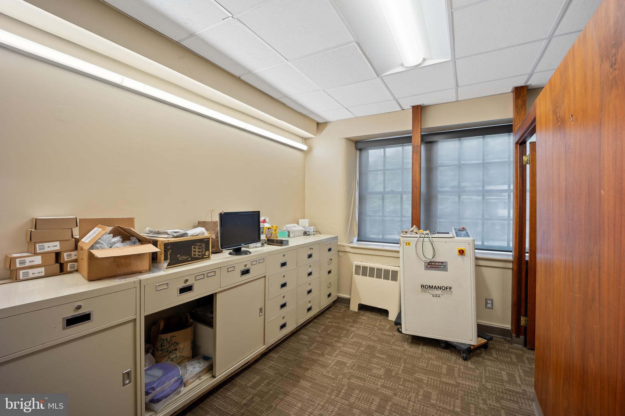 HUNTINGDON VALLEY - Commercial Sale