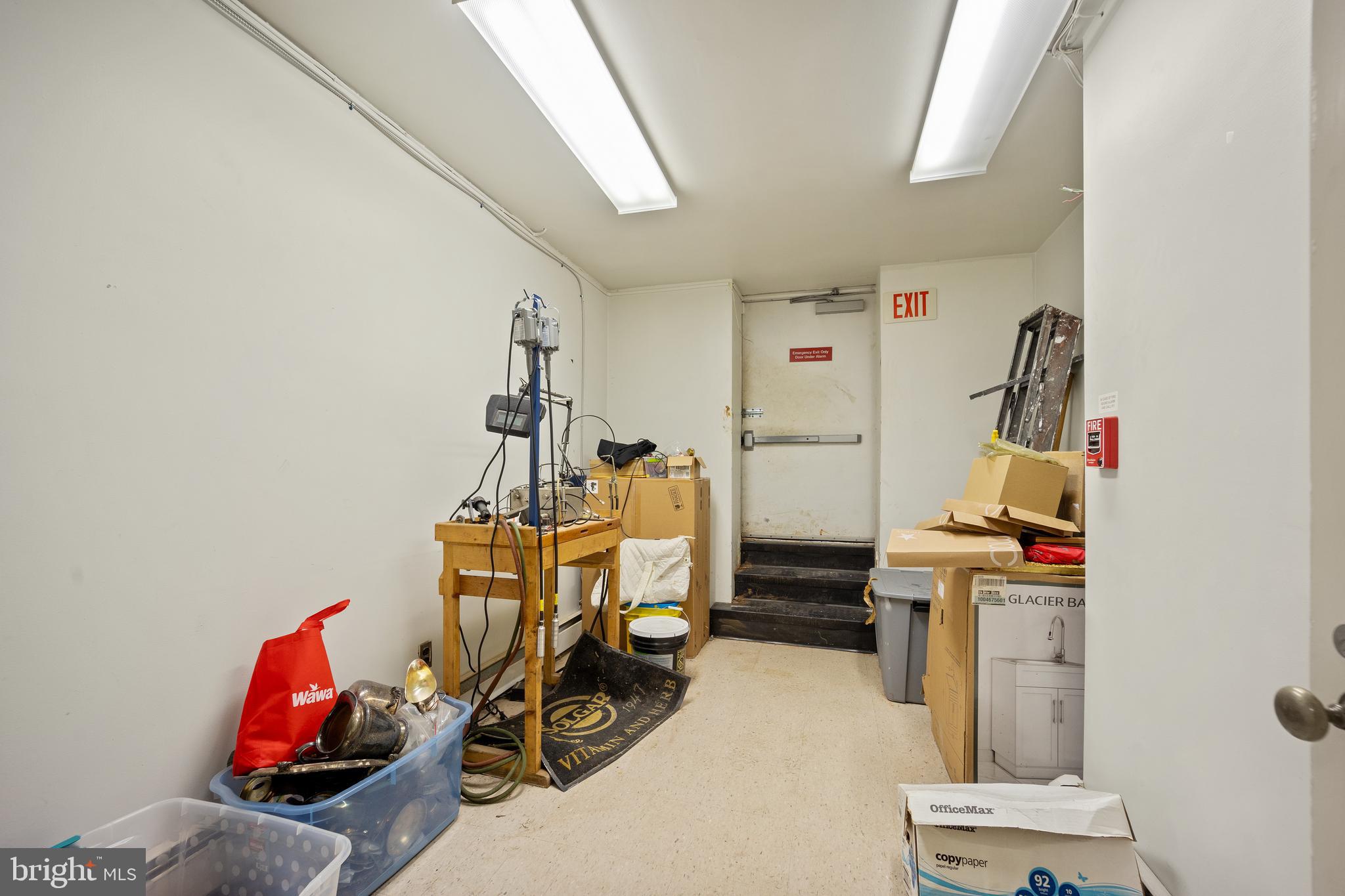 HUNTINGDON VALLEY - Commercial Sale