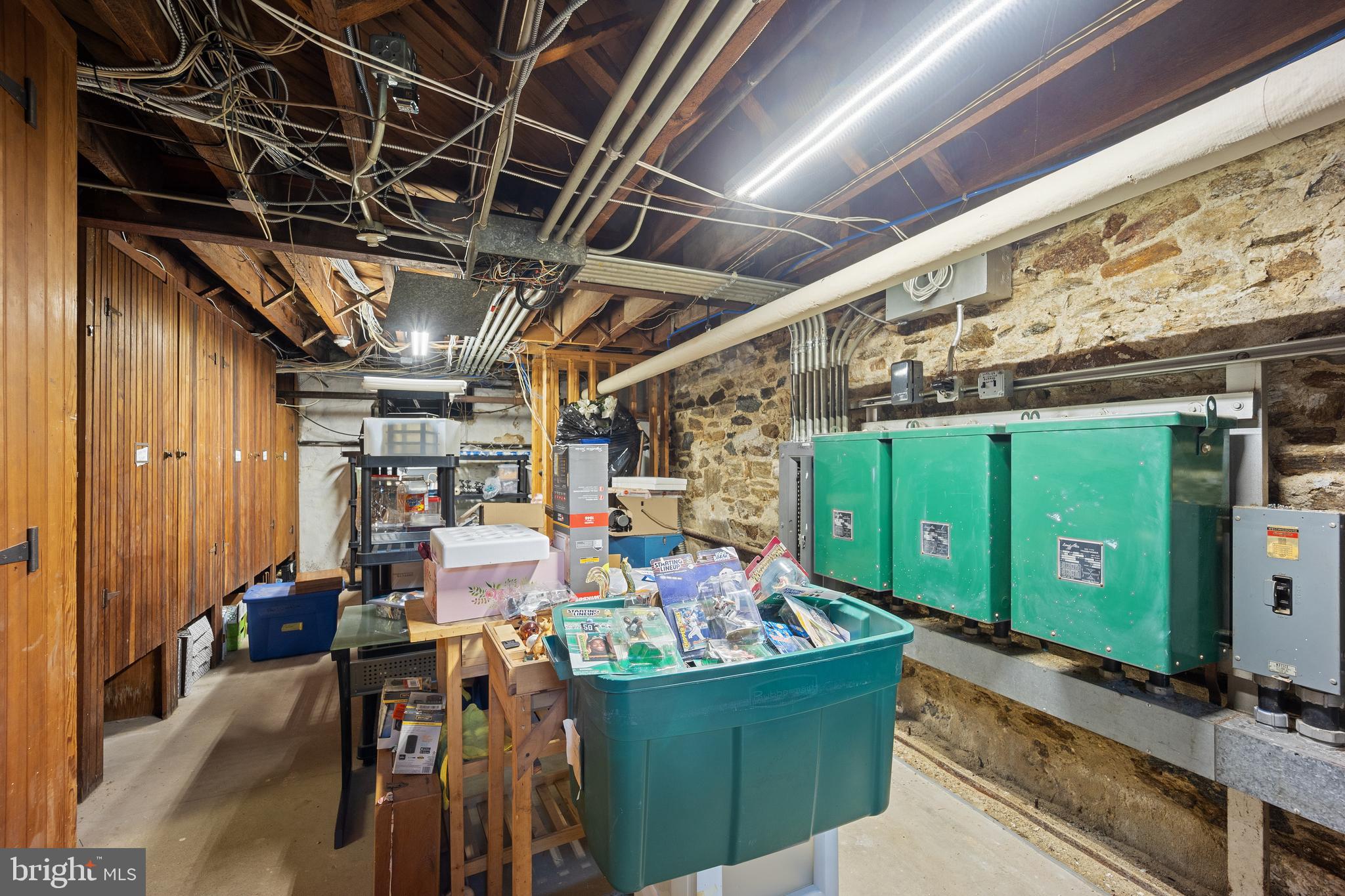 HUNTINGDON VALLEY - Commercial Sale