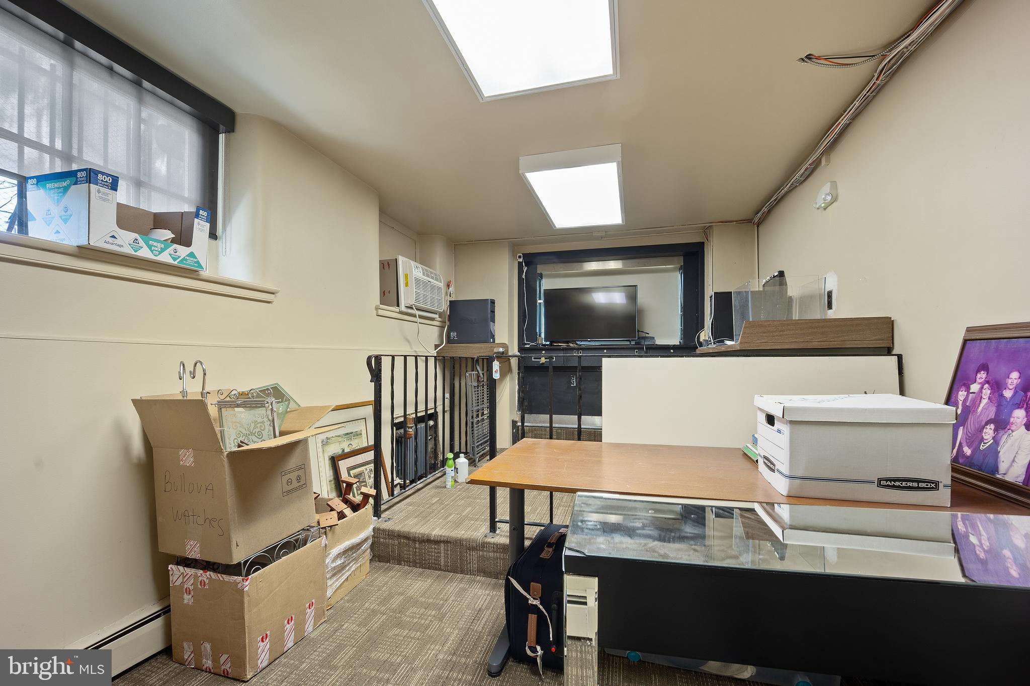 HUNTINGDON VALLEY - Commercial Sale