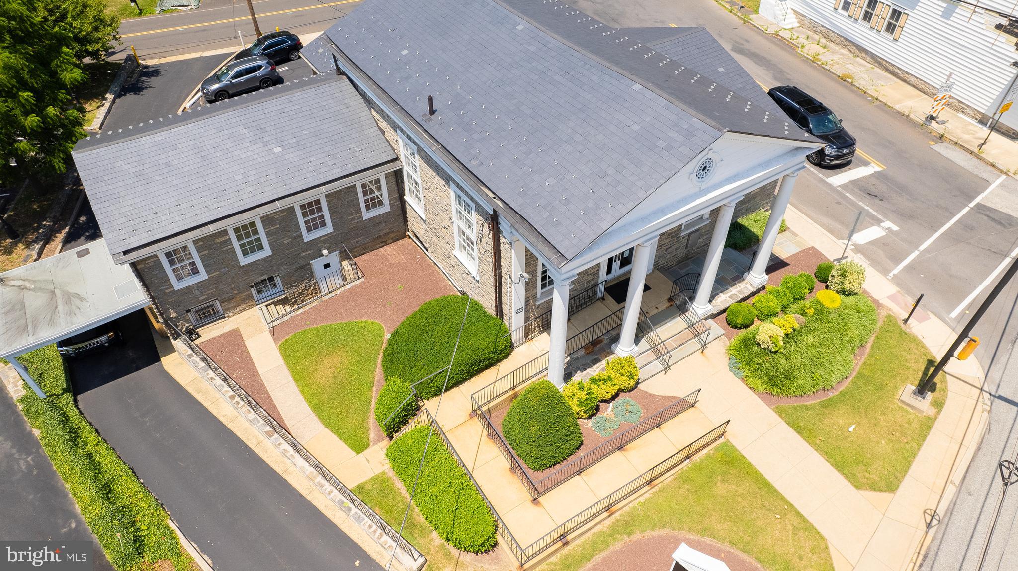 HUNTINGDON VALLEY - Commercial Sale