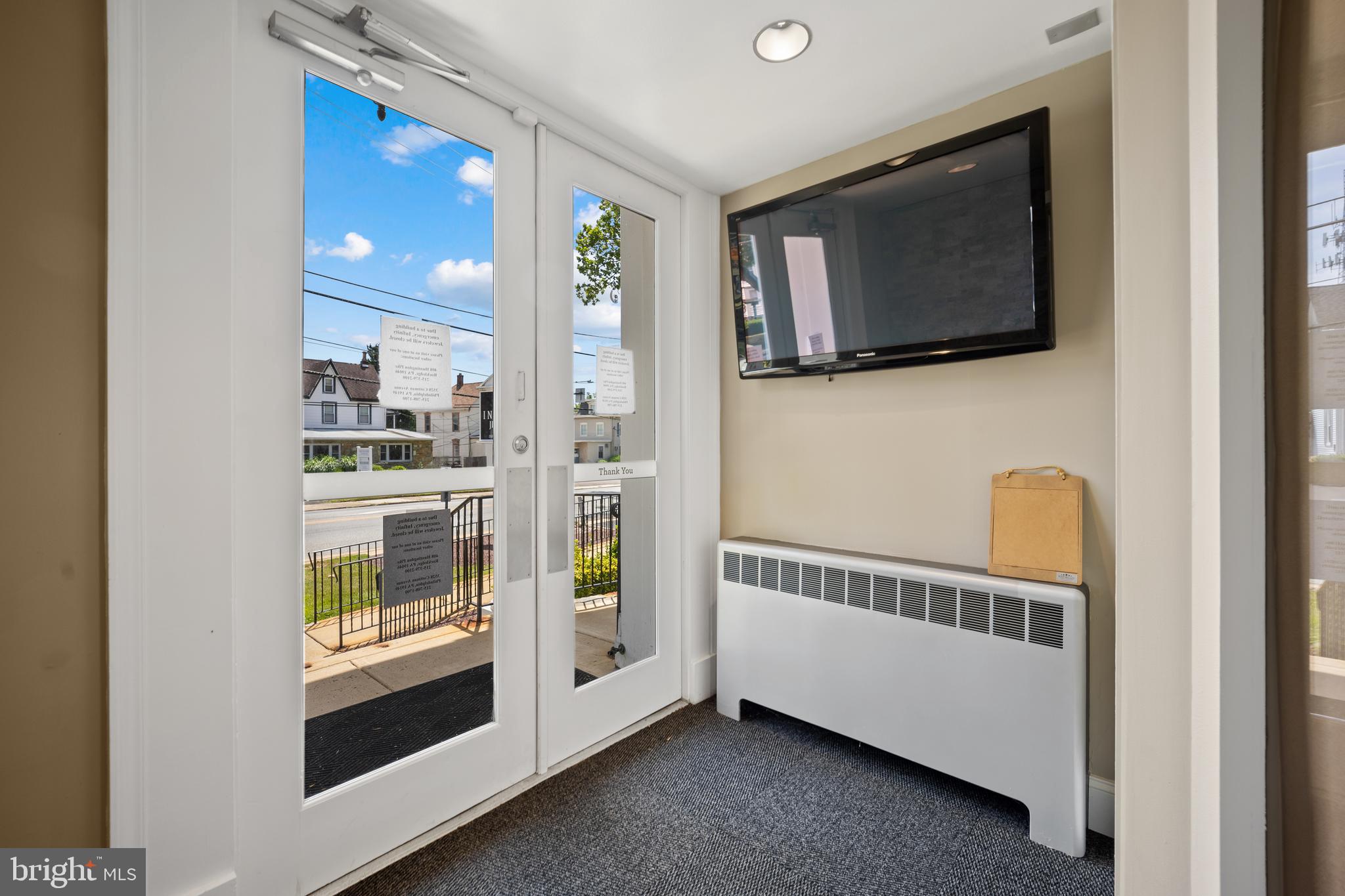 HUNTINGDON VALLEY - Commercial Sale