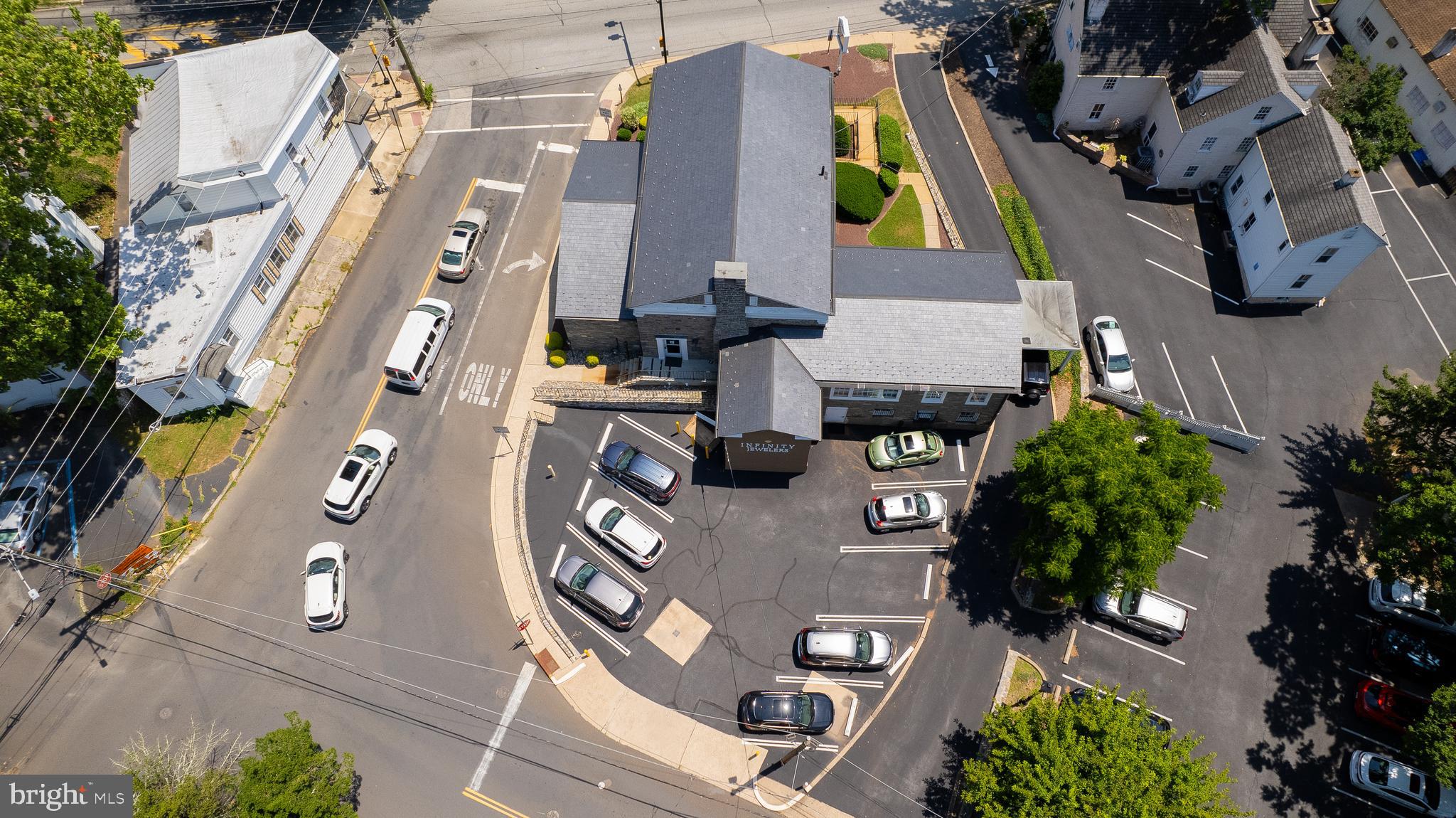 HUNTINGDON VALLEY - Commercial Sale