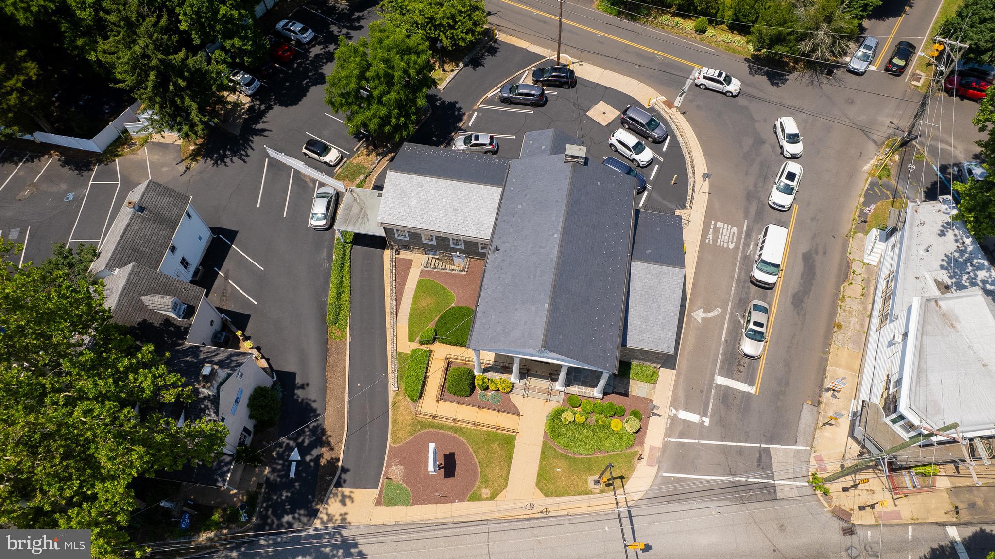 HUNTINGDON VALLEY - Commercial Sale