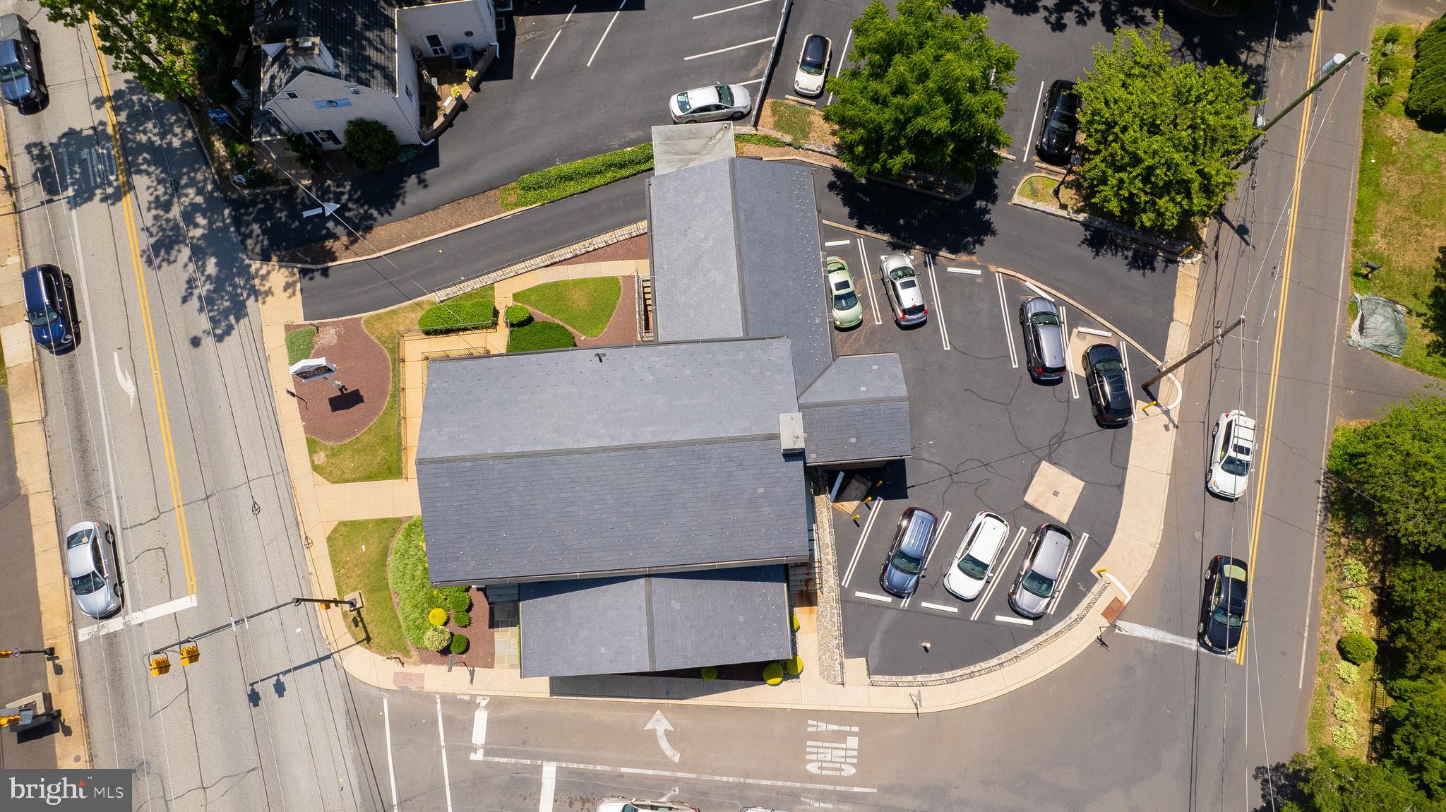 HUNTINGDON VALLEY - Commercial Sale