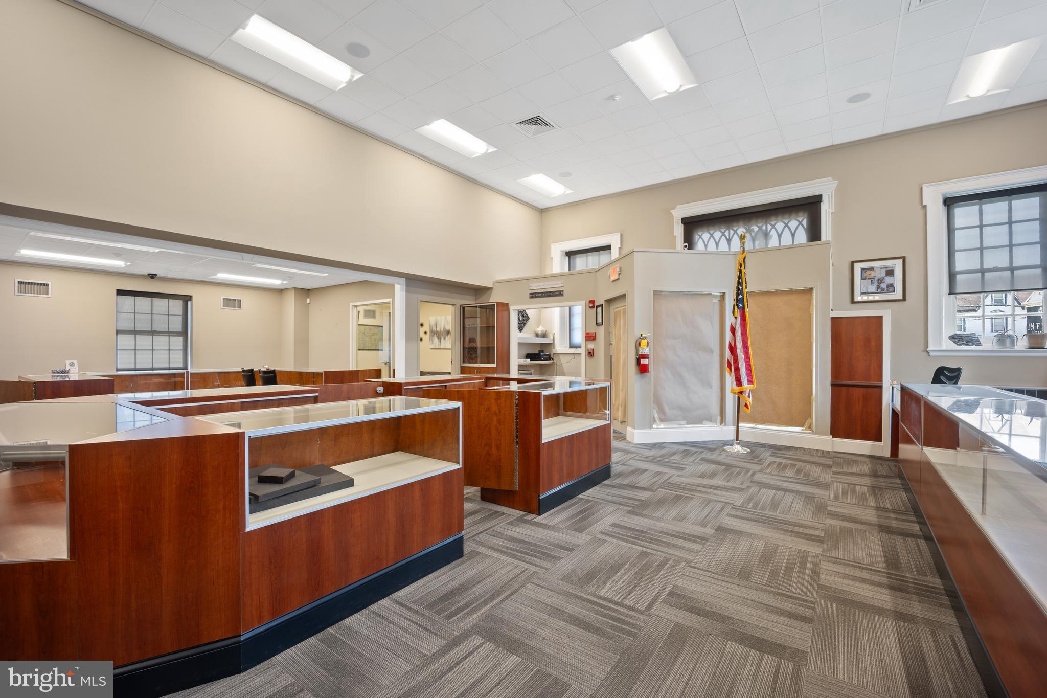 HUNTINGDON VALLEY - Commercial Sale