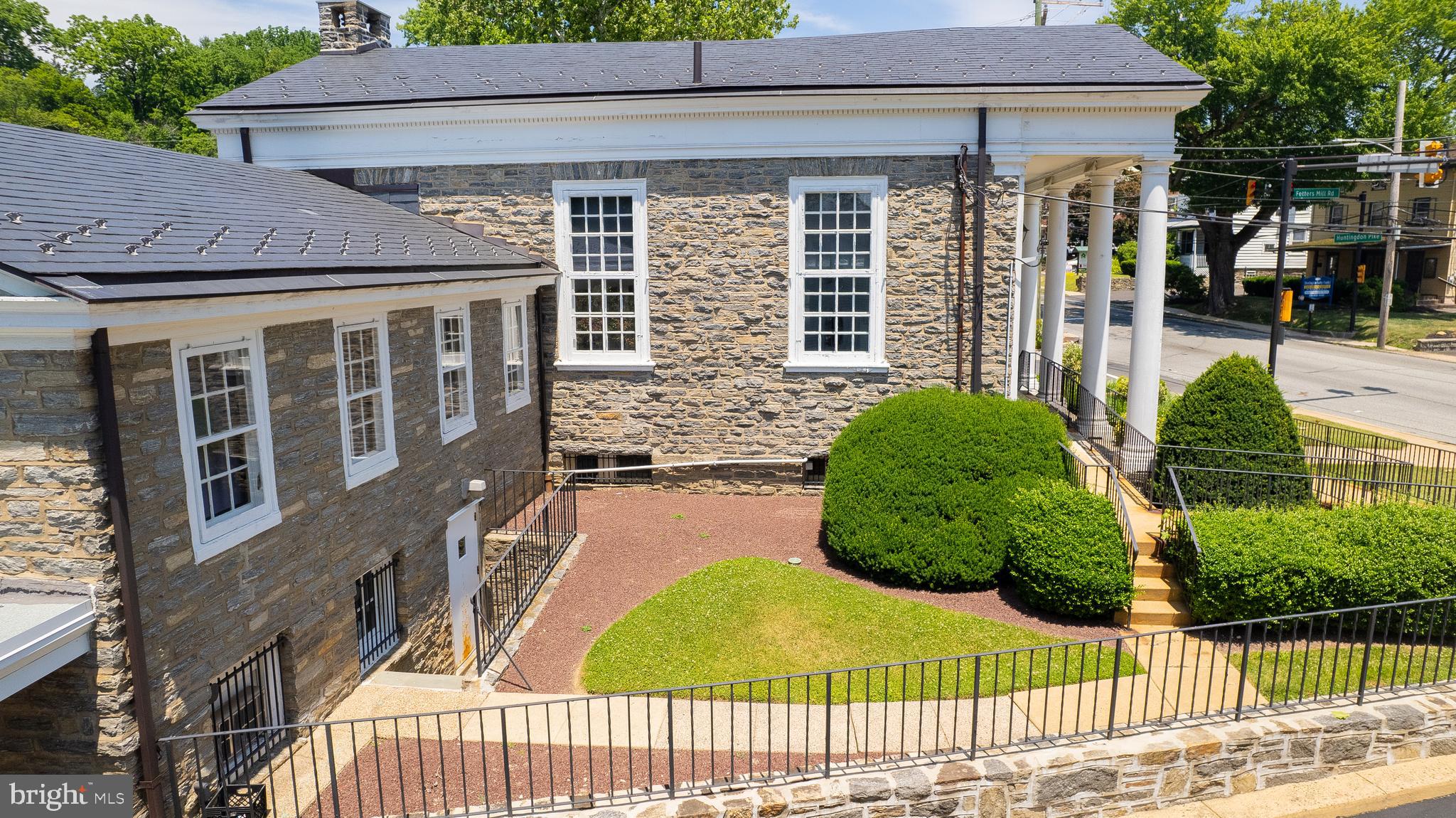 HUNTINGDON VALLEY - Commercial Sale