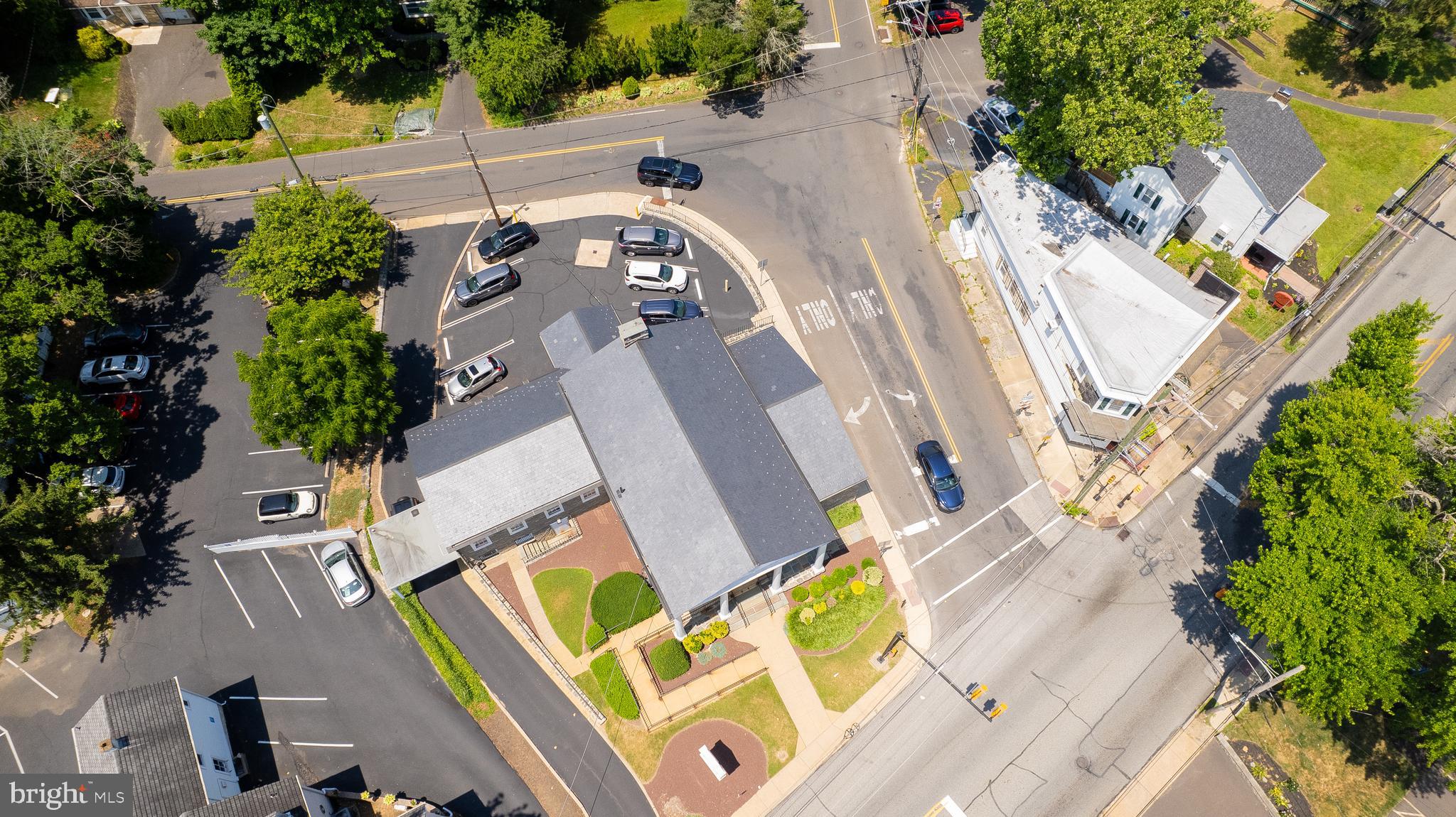 HUNTINGDON VALLEY - Commercial Sale