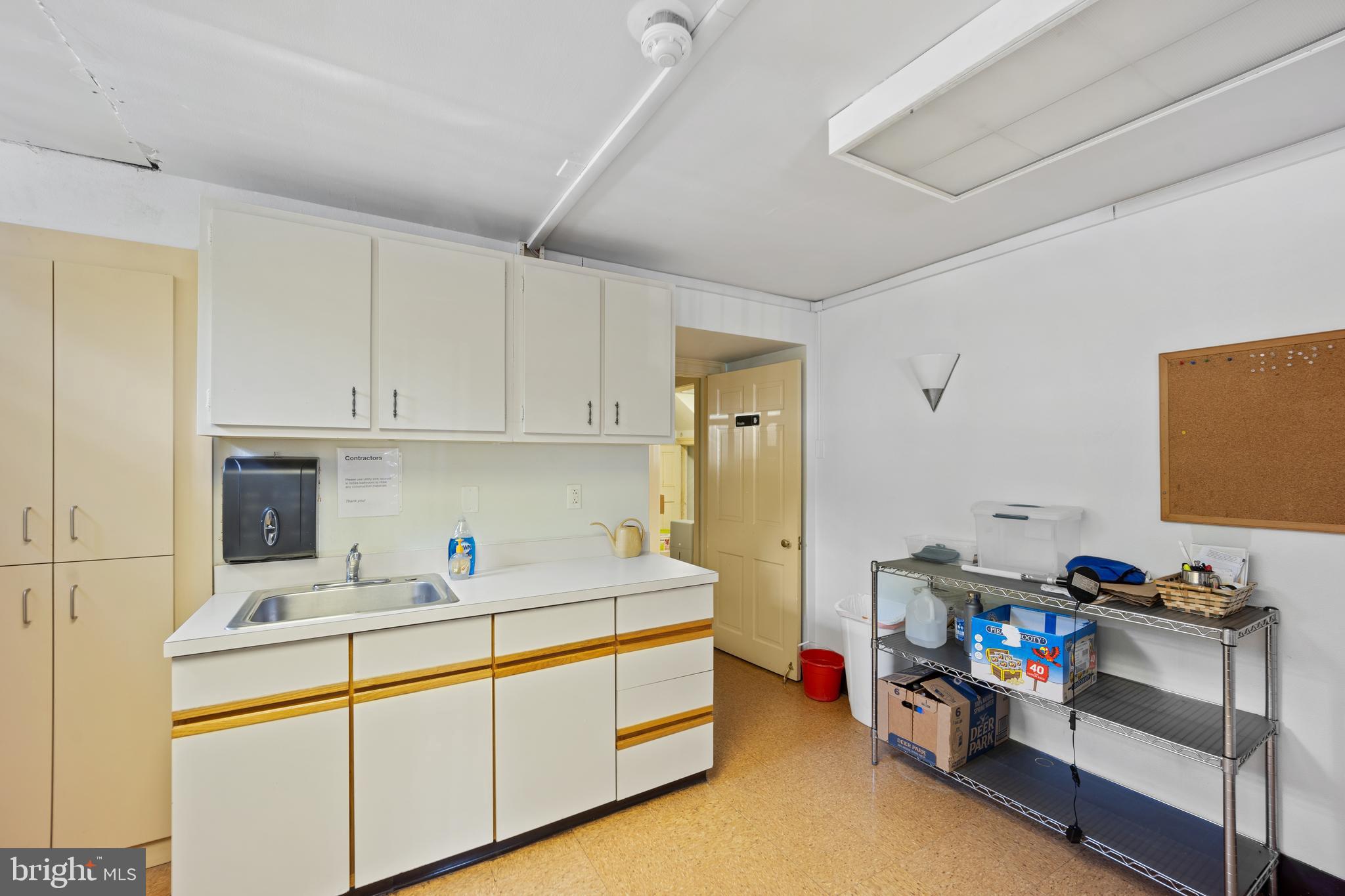 HUNTINGDON VALLEY - Commercial Sale