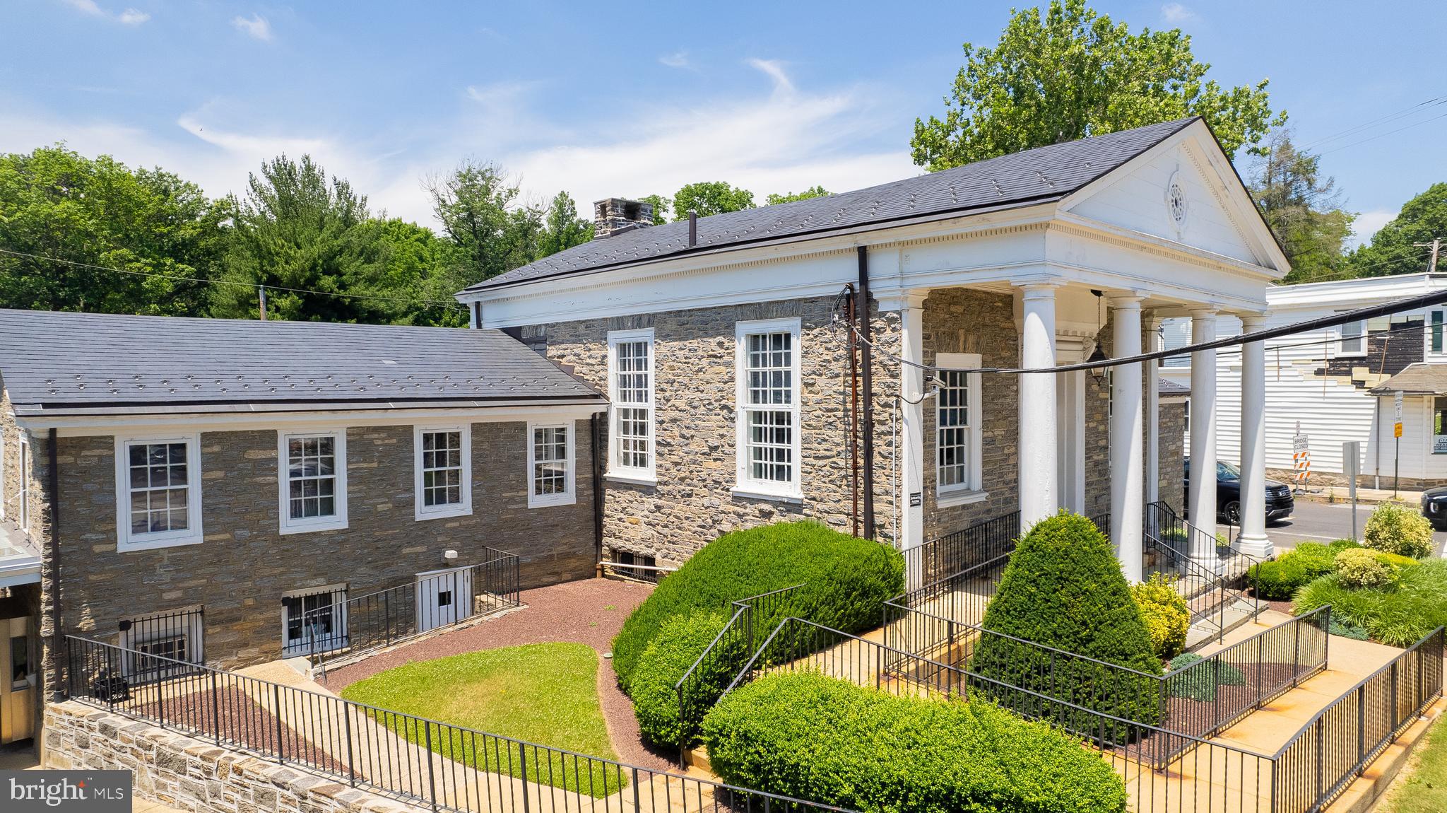 HUNTINGDON VALLEY - Commercial Sale