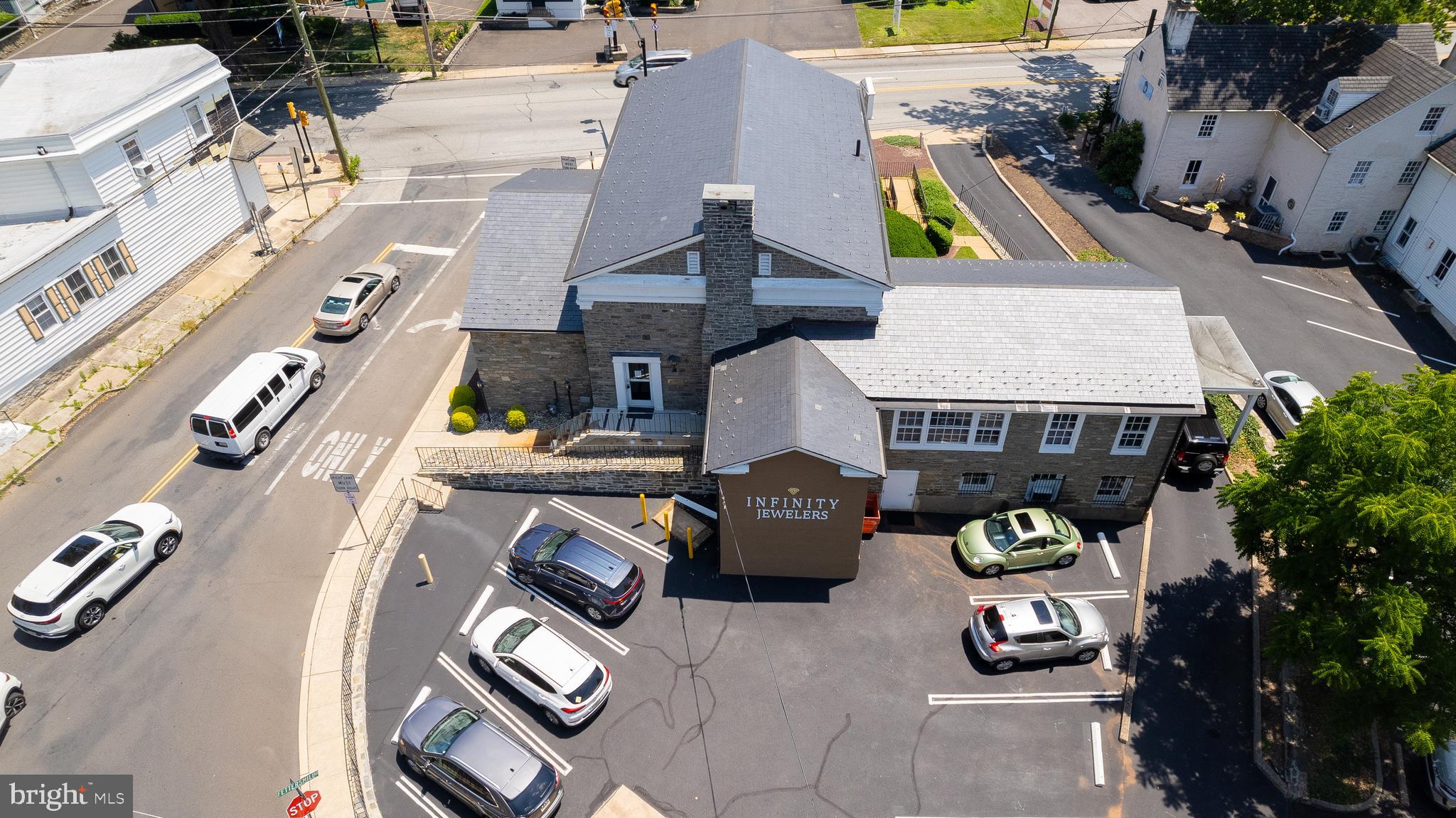 HUNTINGDON VALLEY - Commercial Sale