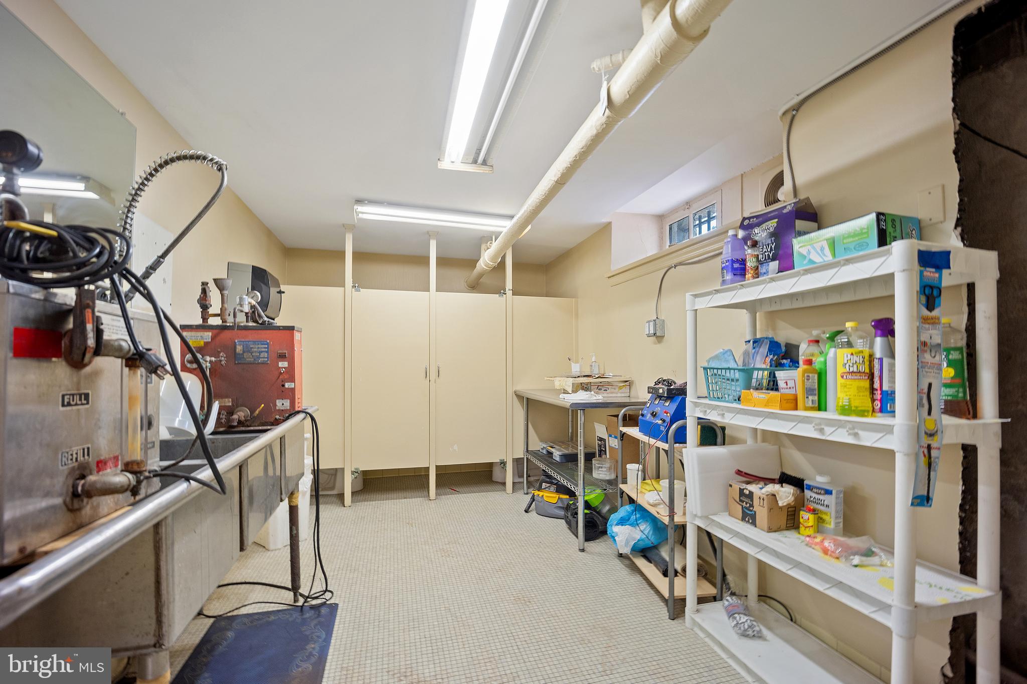 HUNTINGDON VALLEY - Commercial Sale