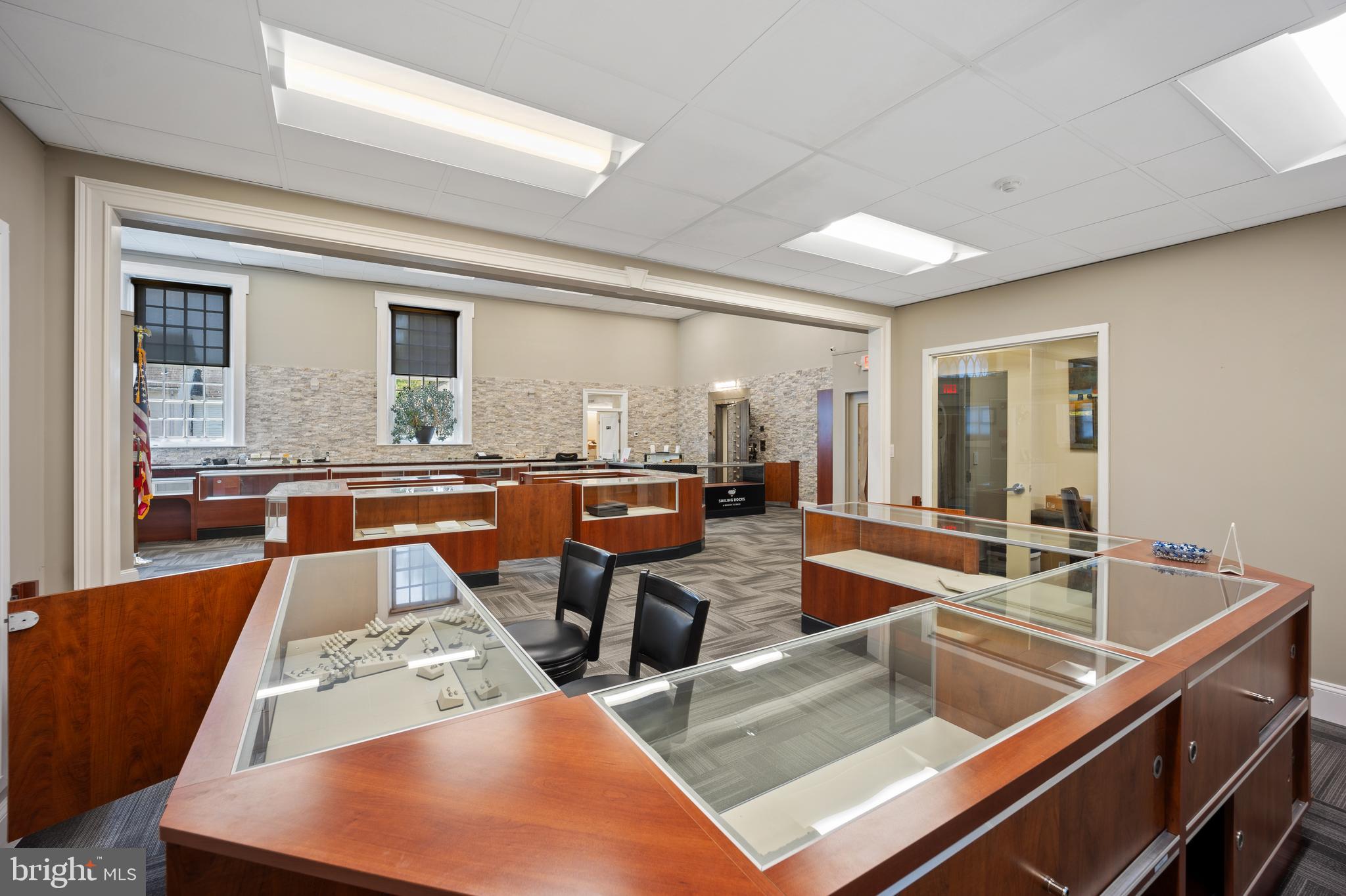 HUNTINGDON VALLEY - Commercial Sale