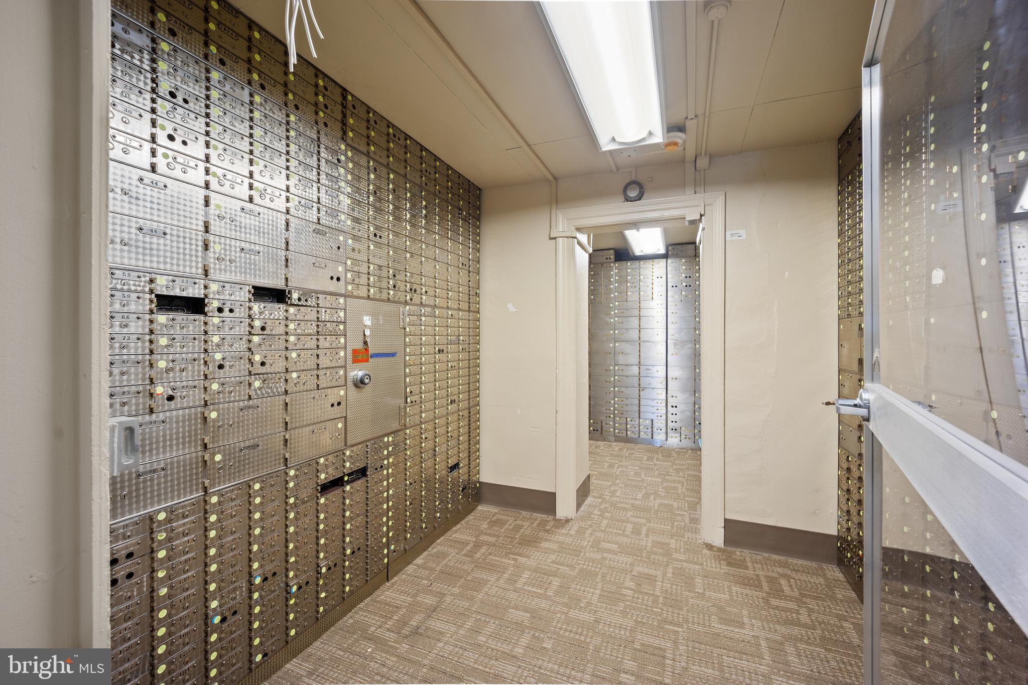 HUNTINGDON VALLEY - Commercial Sale