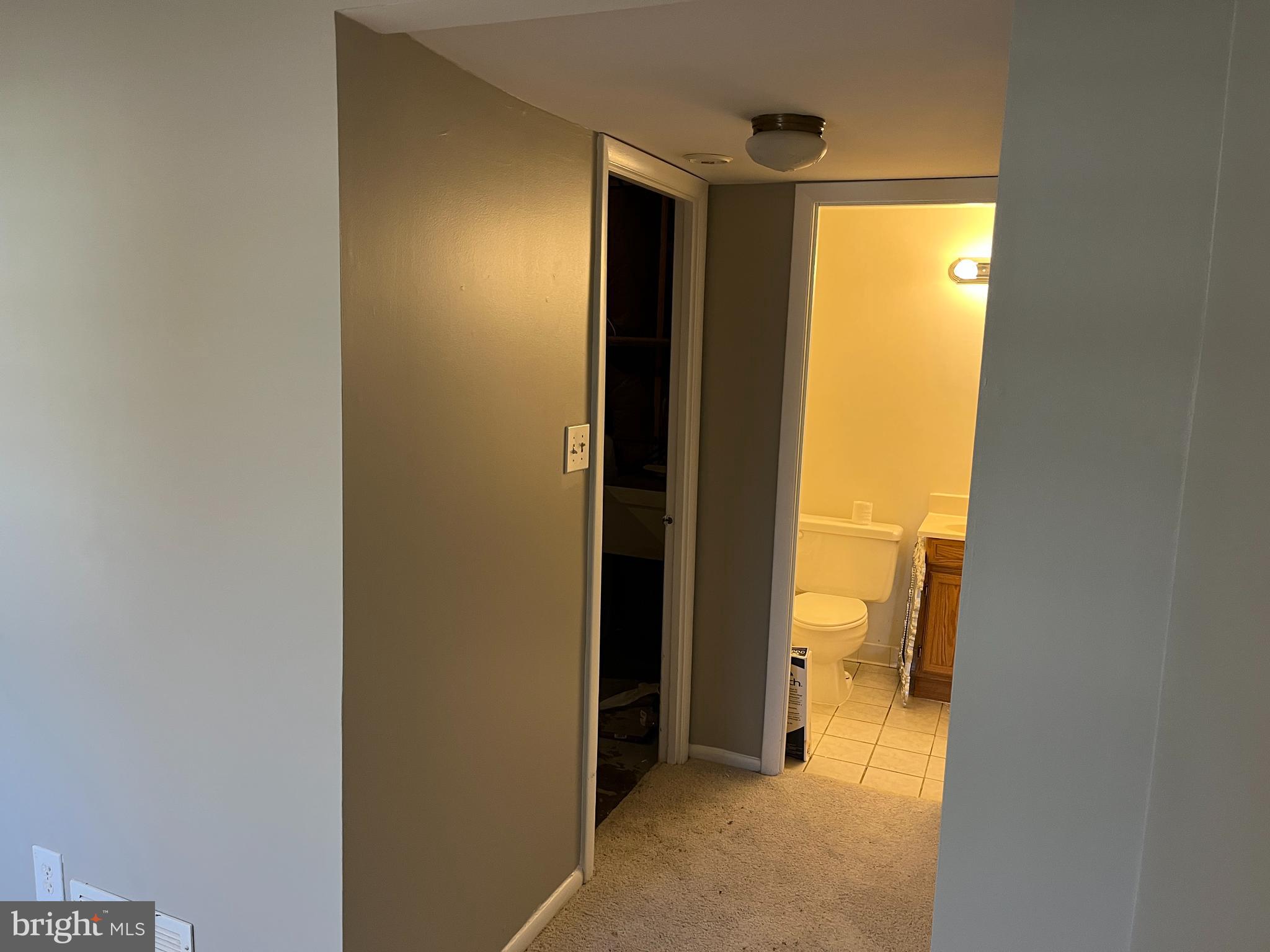 HOLMES RUN WOODS WEST - Residential Lease