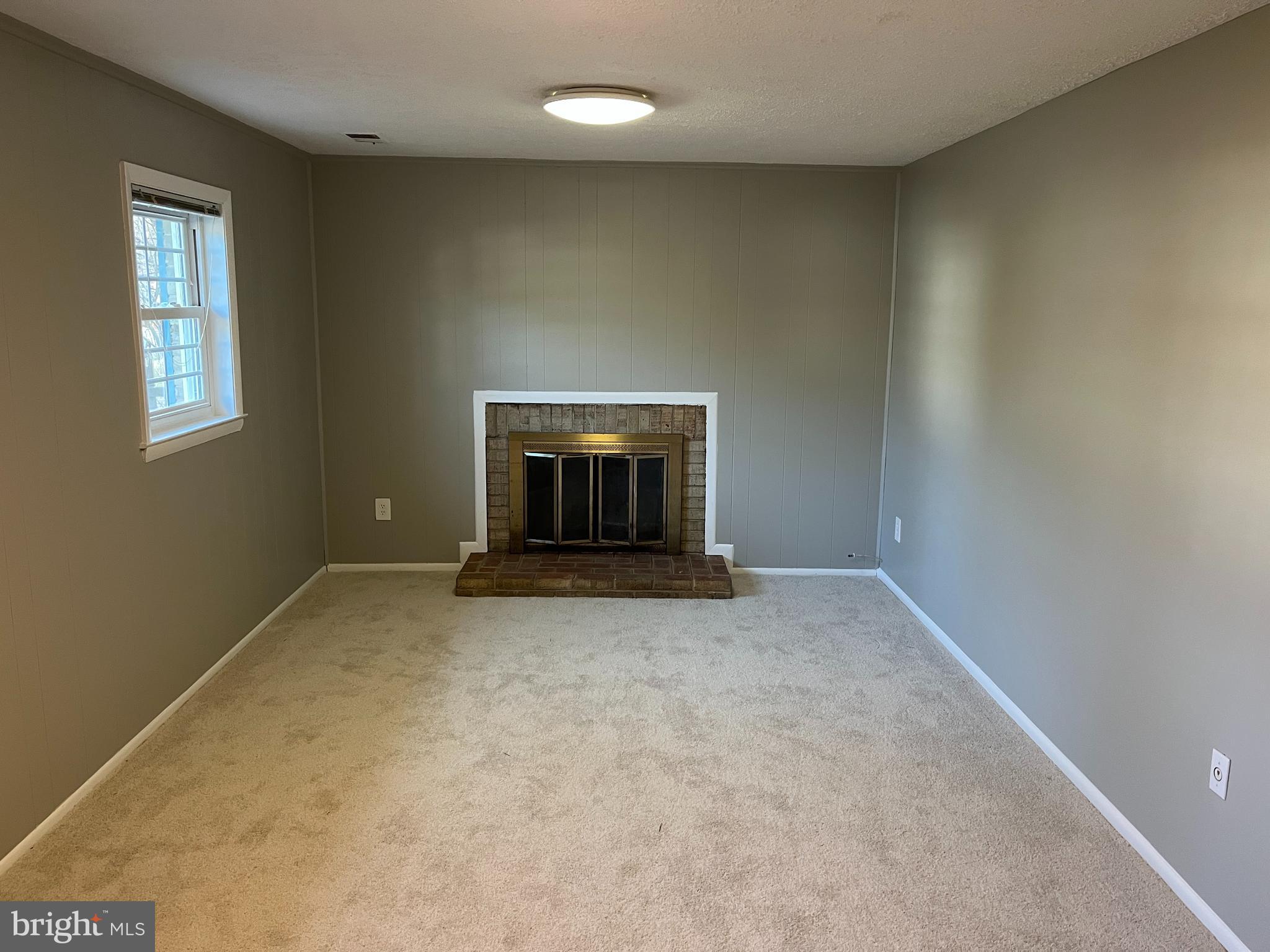 HOLMES RUN WOODS WEST - Residential Lease