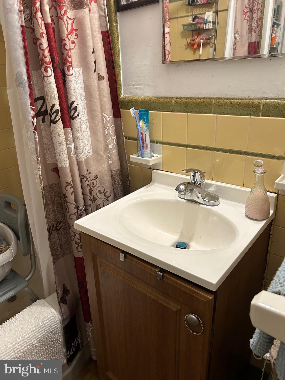 WEST OAK LANE - Residential Income