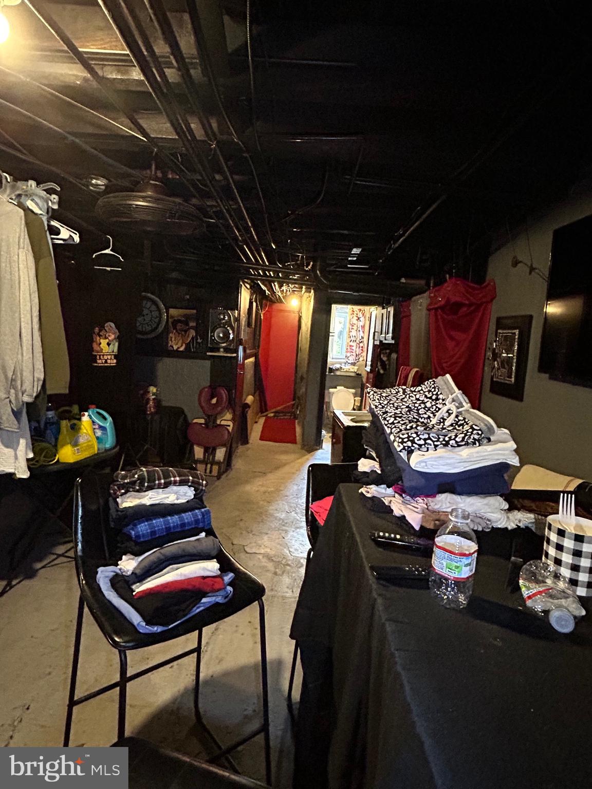 WEST OAK LANE - Residential Income