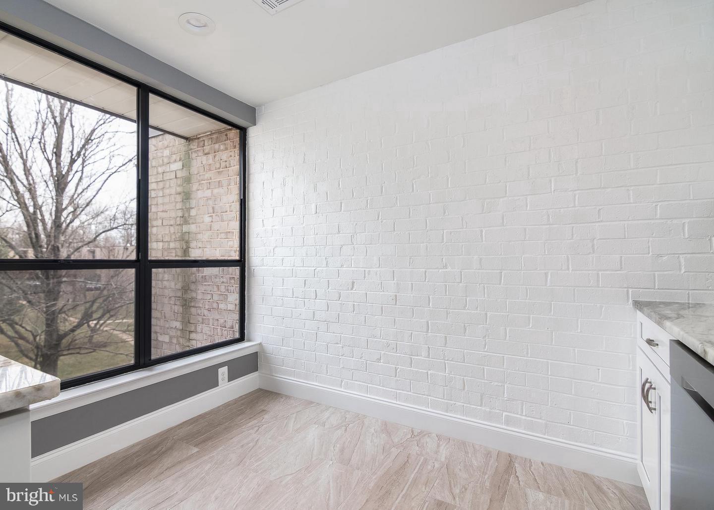 HUNTLEY SQUARE CONDOMINIUMS - Residential