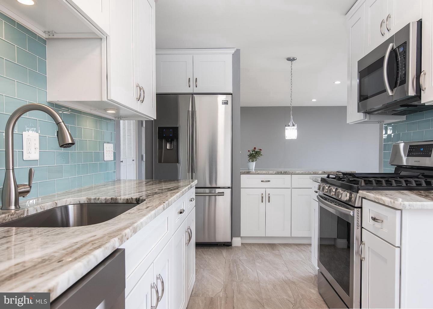 HUNTLEY SQUARE CONDOMINIUMS - Residential