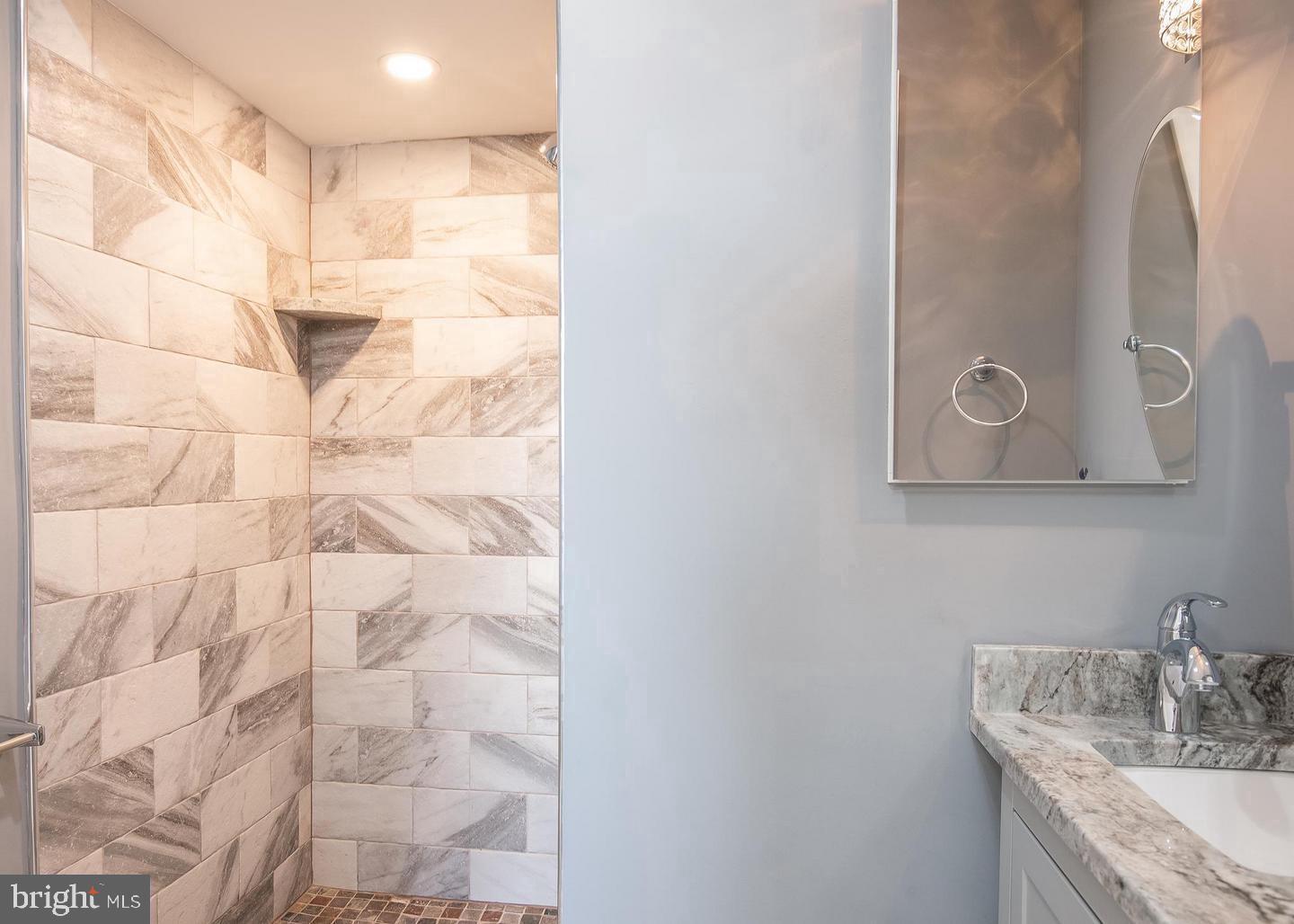 HUNTLEY SQUARE CONDOMINIUMS - Residential