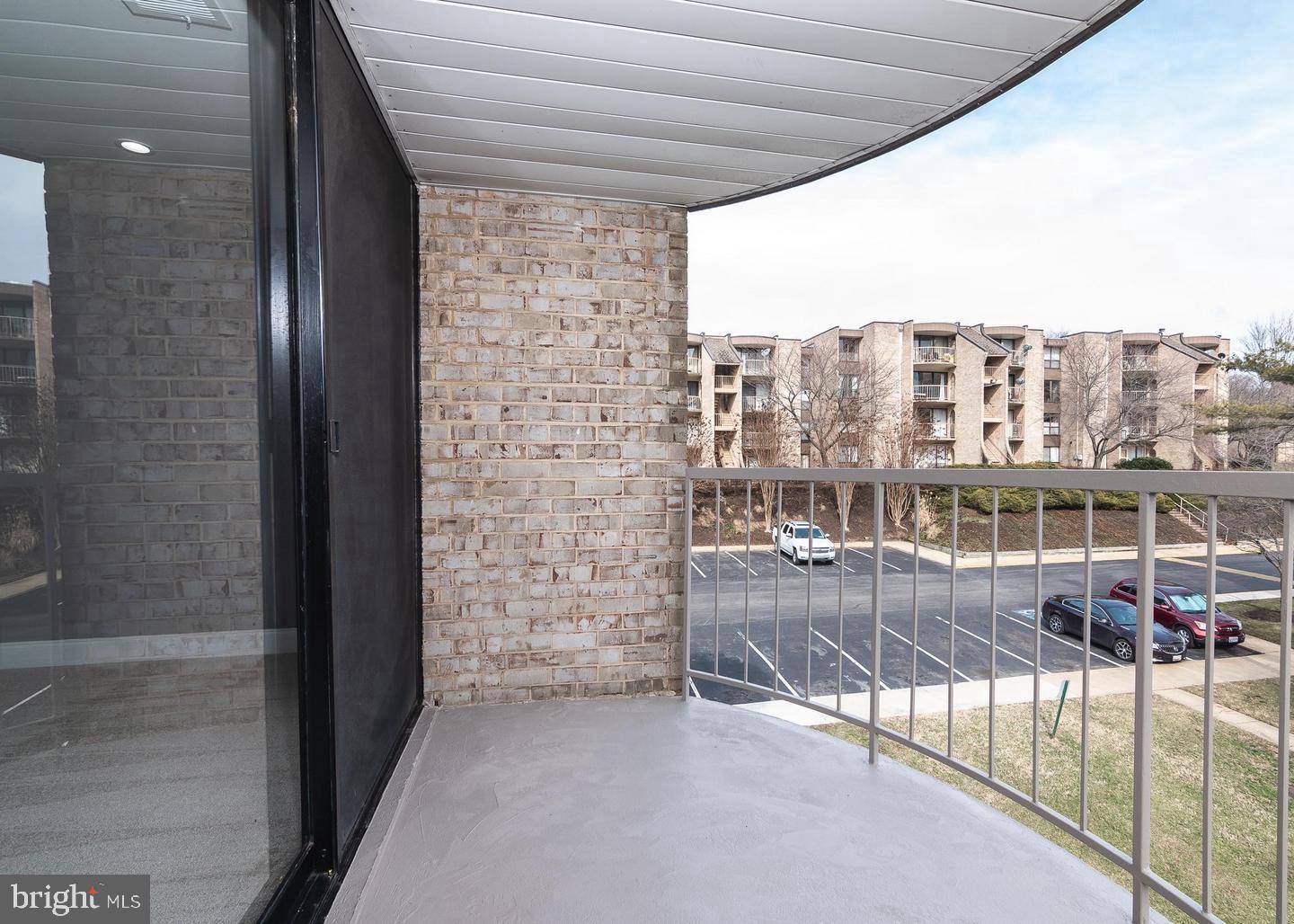 HUNTLEY SQUARE CONDOMINIUMS - Residential