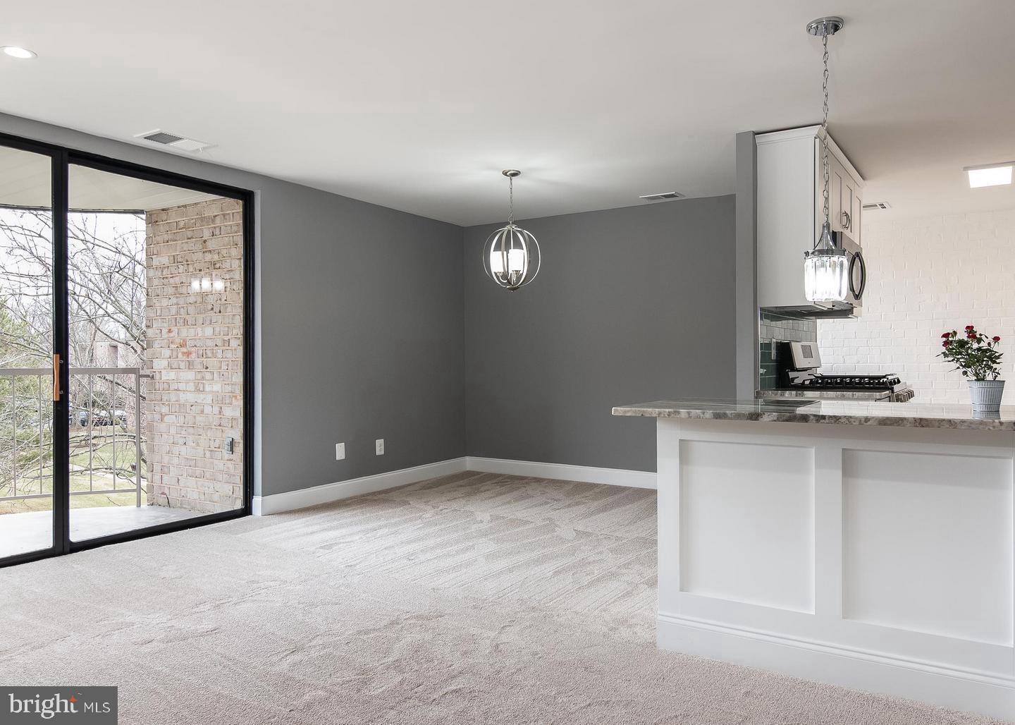 HUNTLEY SQUARE CONDOMINIUMS - Residential