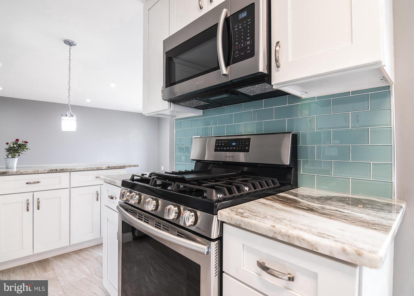 HUNTLEY SQUARE CONDOMINIUMS - Residential